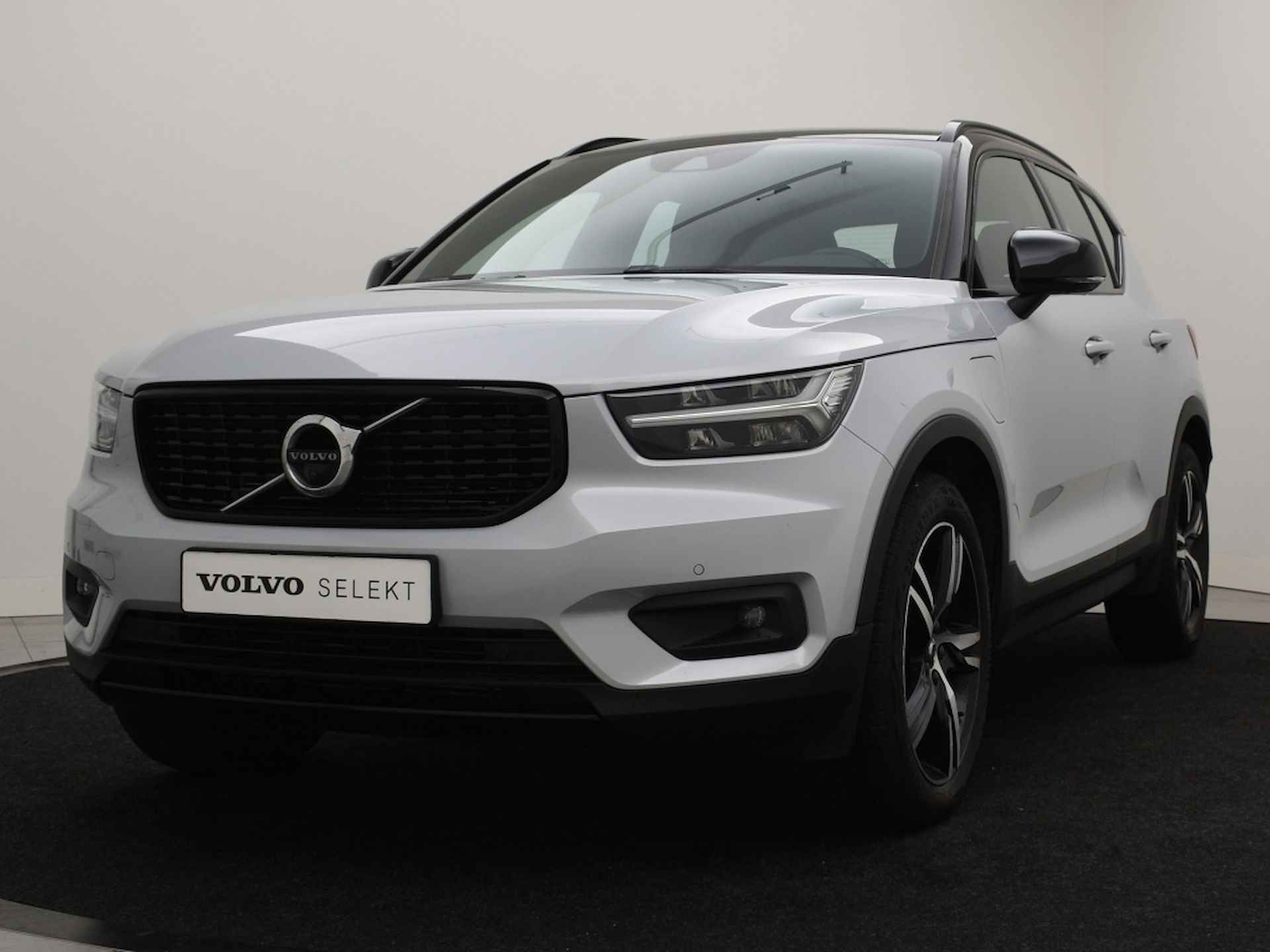 Volvo XC40 T5 PLUG-IN HYBRID R-DESIGN BLIS 360GR CAM PARK ASSIST V+A - 2/28