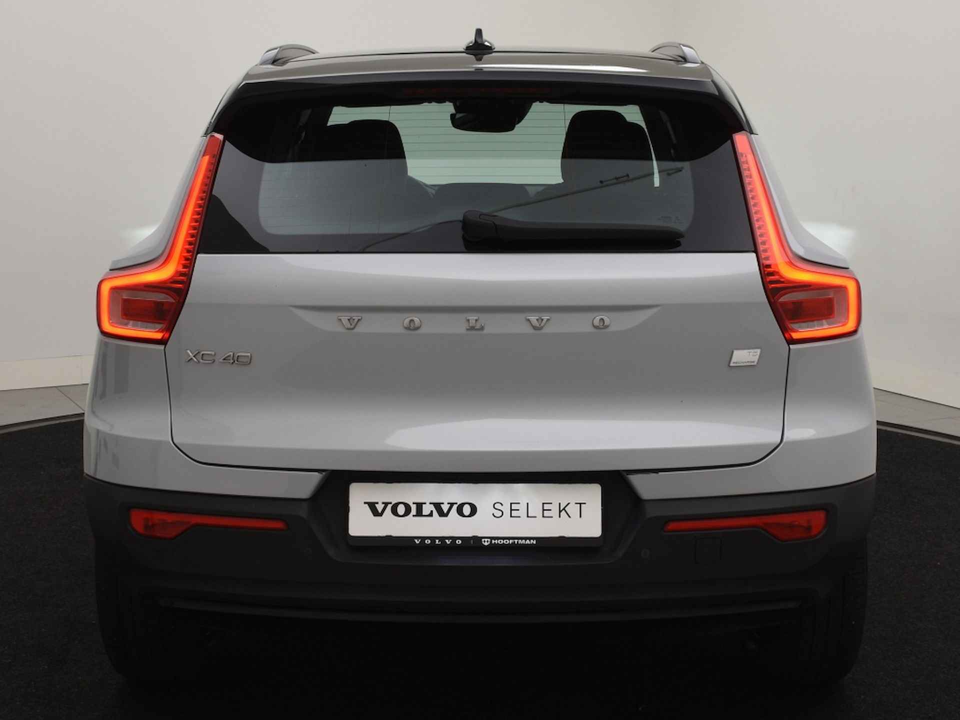 Volvo XC40 T5 PLUG-IN HYBRID R-DESIGN BLIS 360GR CAM PARK ASSIST V+A - 4/28