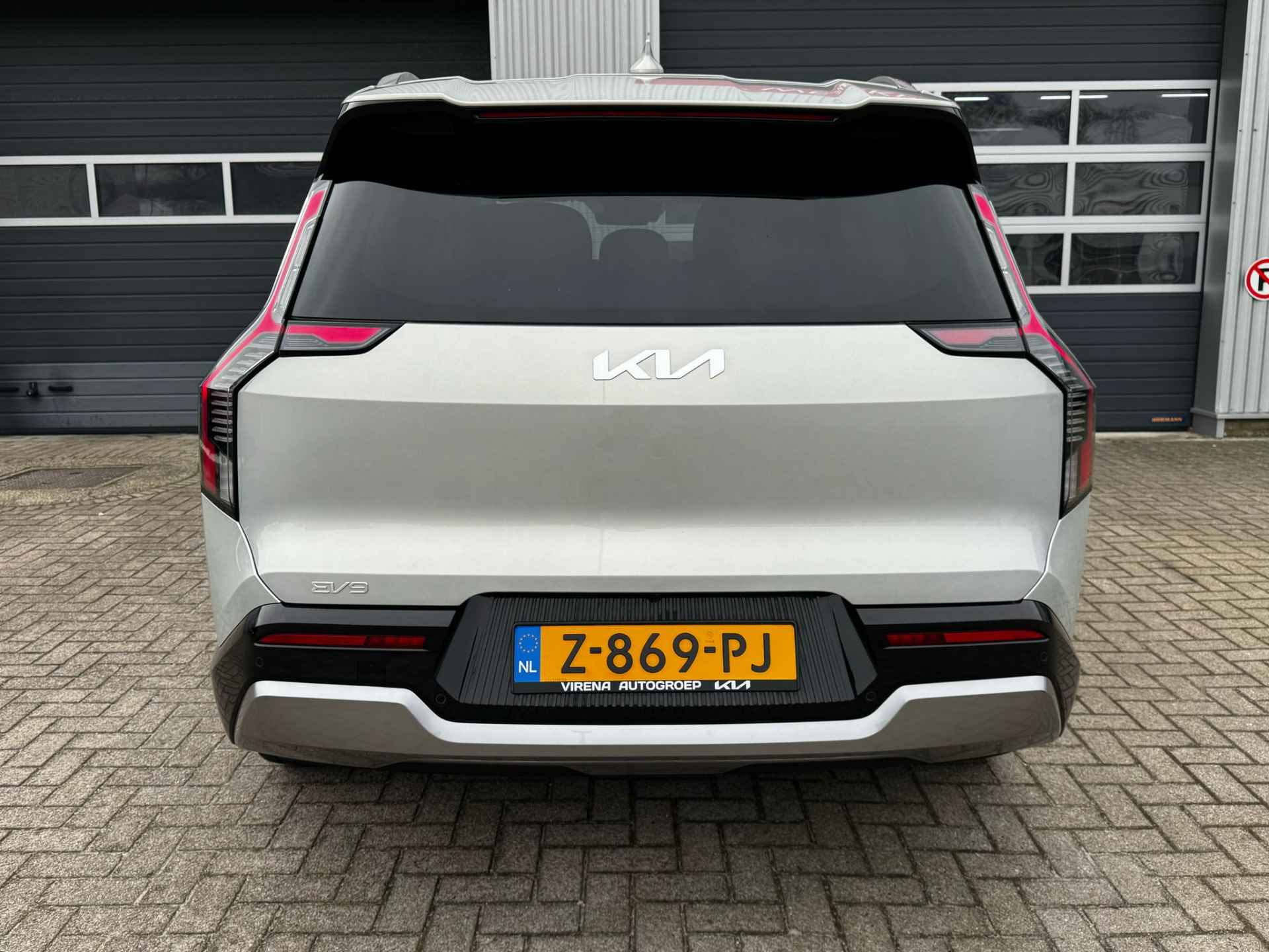 Kia EV9 Air 99.8 kWh - Stoelverwarming-/ventilatie - LED - Navigatie - 360 Camera - Climate Control - Climate Control - Fabrieksgarantie tot 05-2031 - 9/51