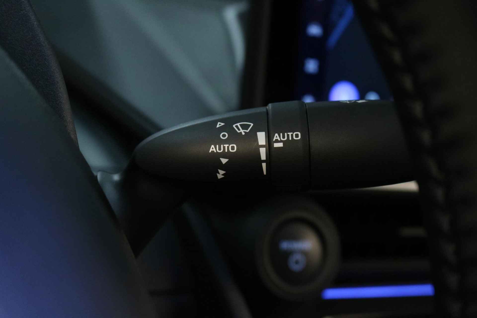 Toyota Prius 2.0 Plug-in Dynamic, Direct Leverbaar, NL Auto - 24/40