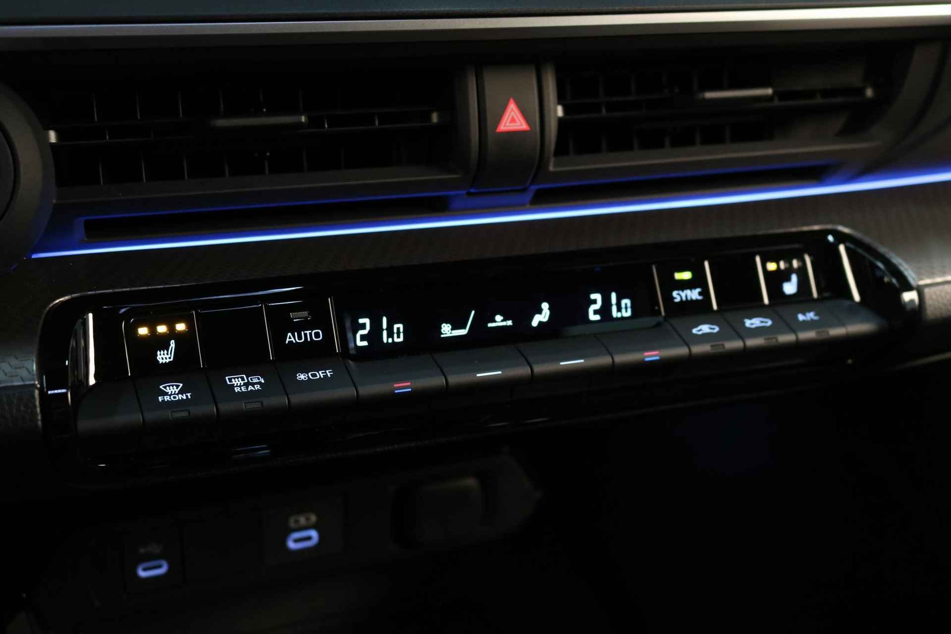 Toyota Prius 2.0 Plug-in Dynamic, Direct Leverbaar, NL Auto - 25/40