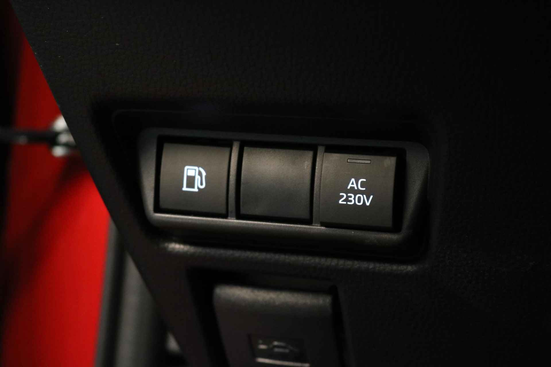 Toyota Prius 2.0 Plug-in Dynamic, Direct Leverbaar, NL Auto - 33/40