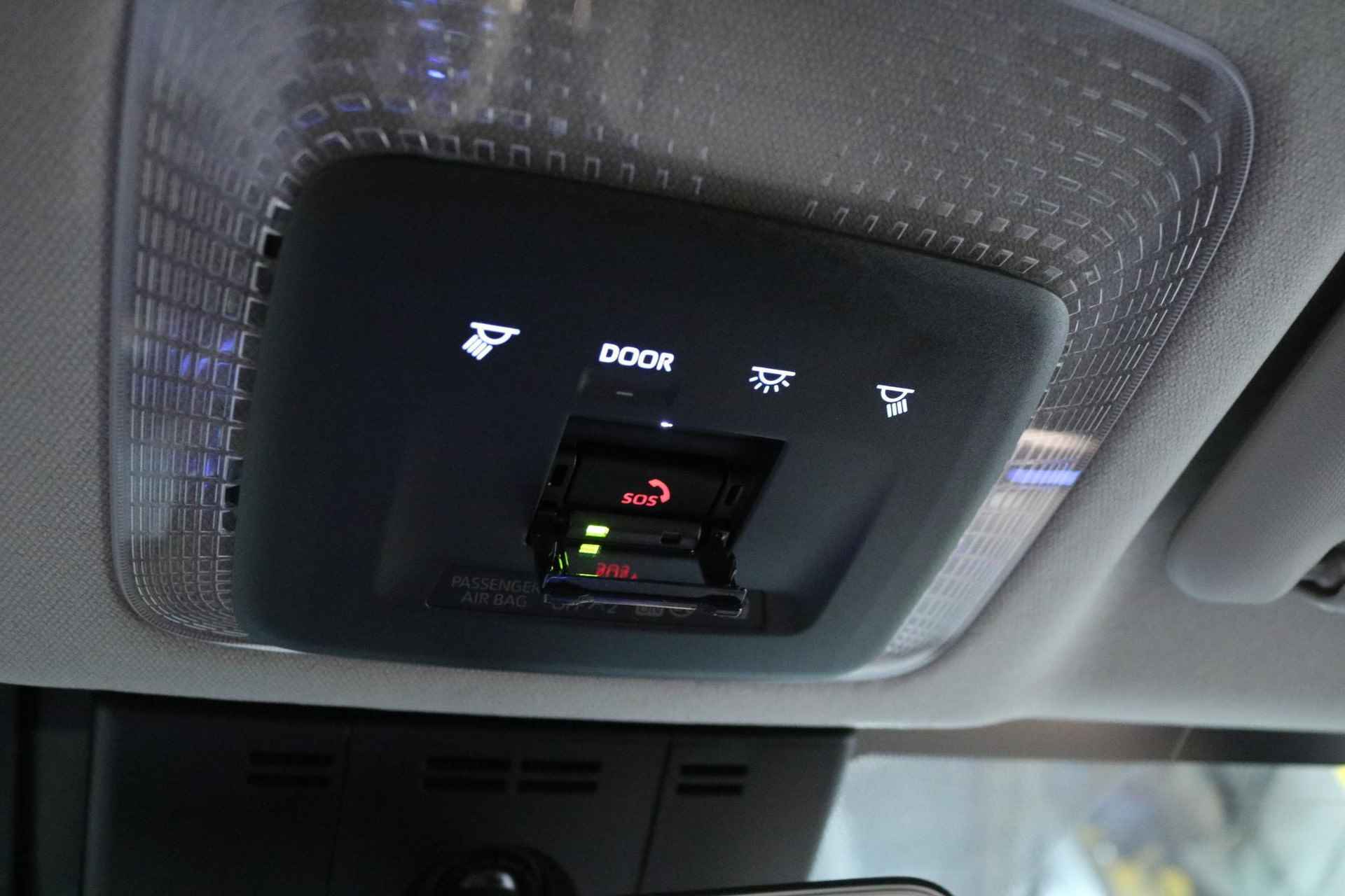 Toyota Prius 2.0 Plug-in Dynamic, Direct Leverbaar, NL Auto - 37/40