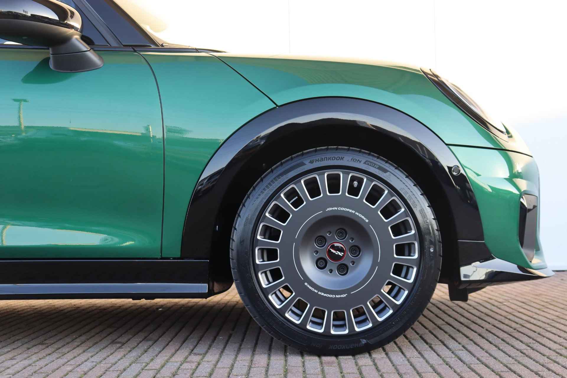 MINI 5-deurs S John Cooper Works Trim/ Package M/ 18 Inch Styling JCW Rallye Spoke - 5/30