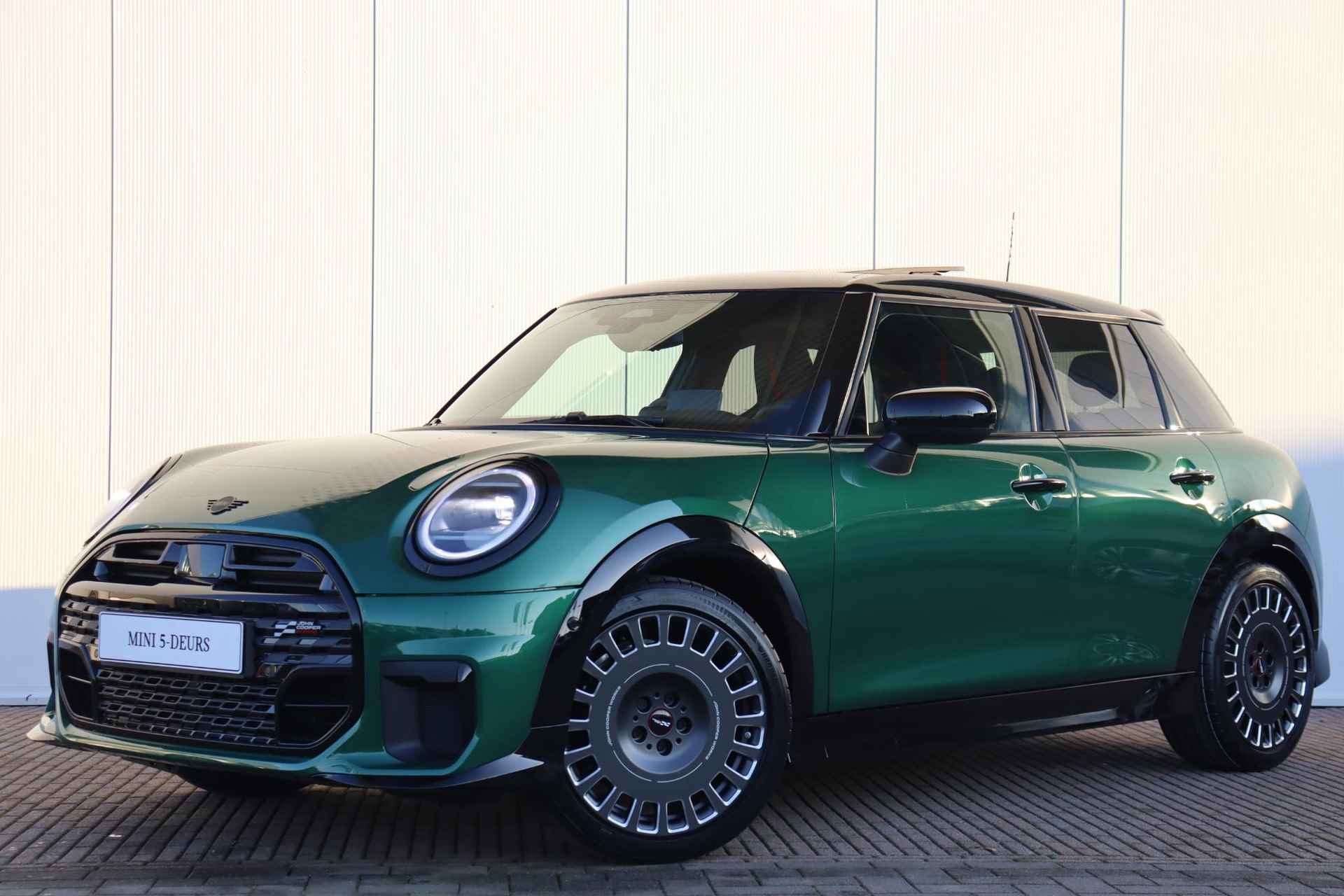 MINI 5-deurs S John Cooper Works Trim/ Package M/ 18 Inch Styling JCW Rallye Spoke - 30/30