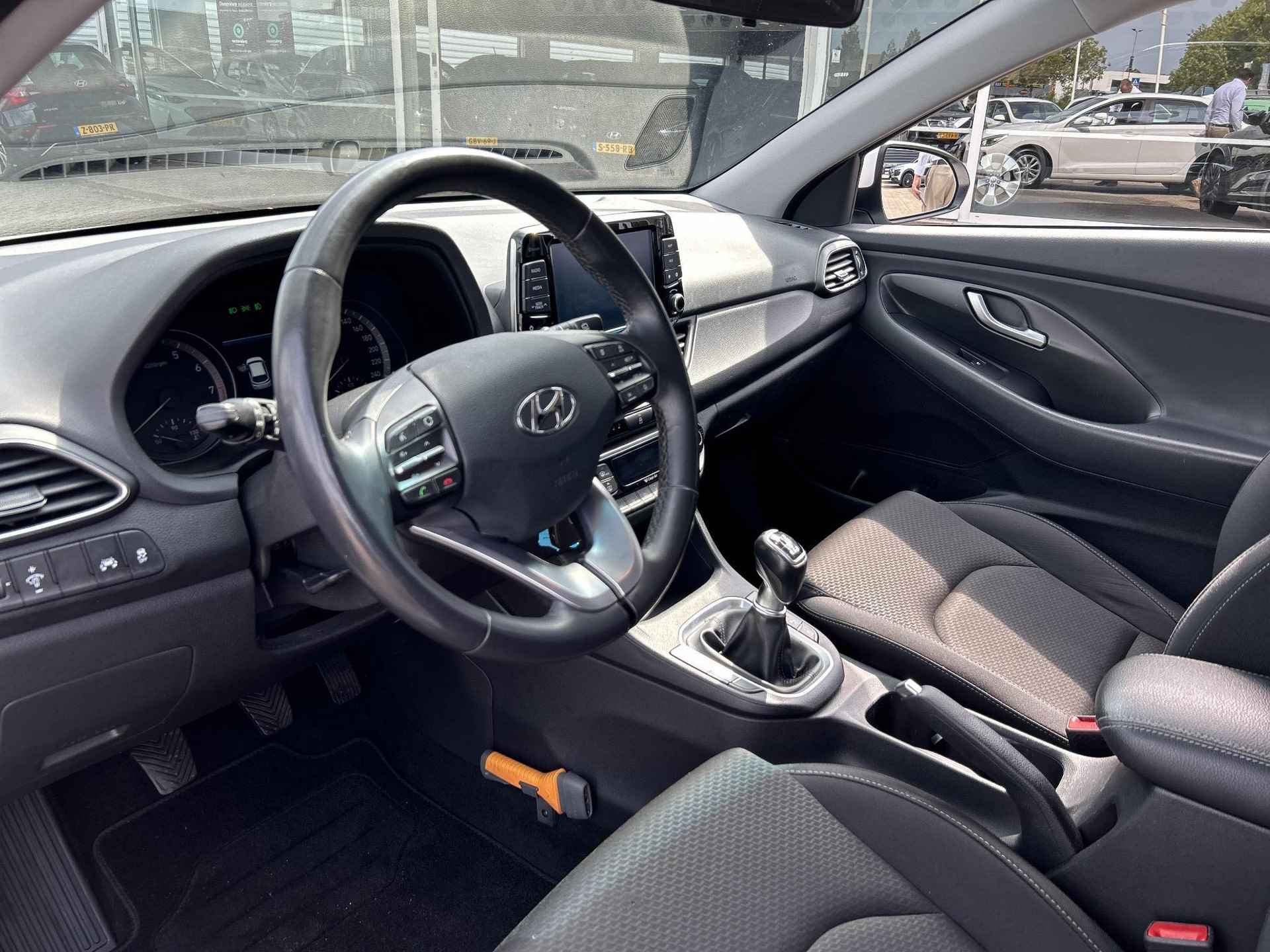 Hyundai i30 1.0 T-GDI Comfort | Rijklaarprijs! | Trekhaak | Climate Control | Navigatie | Cruise Control | Inclusief 12 mnd Bovag Garantie! | - 4/24