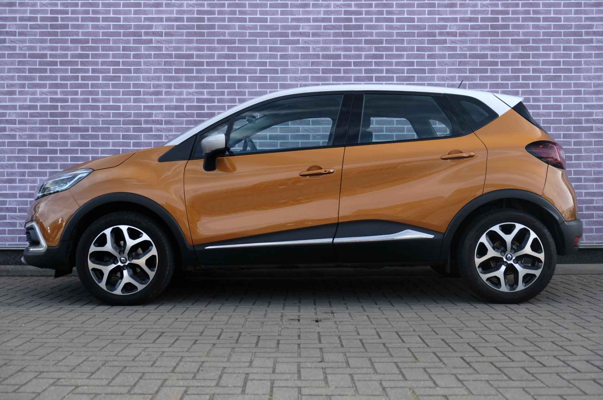 Renault Captur TCe 90 Intens | Navigatie | Climate Control | LED koplampen | Stoelverwarming | Cruise Control | Achteruitrijcamera | Parkeersensoren | DAB+ radio | Volledig onderhouden | Two tone metaallak | - 4/37