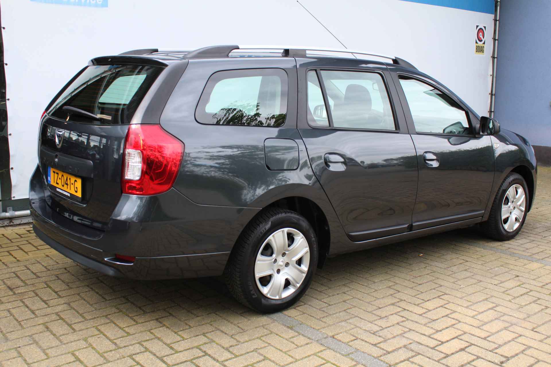 Dacia Logan Mcv 1.2 | Incl. 12 maanden Garantie | Airco | Elektrische ramen | Dakrails | Centrale deurvergrendeling met afstandsbediening | Onderhoudsboekjes + facturen aanwezig | - 11/42