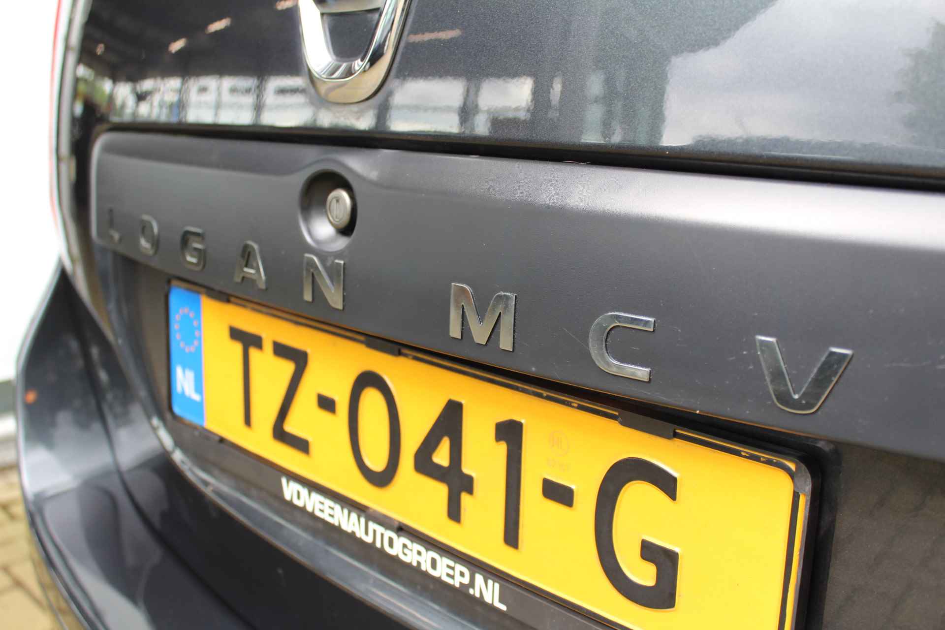 Dacia Logan Mcv 1.2 | Incl. 12 maanden Garantie | Airco | Elektrische ramen | Dakrails | Centrale deurvergrendeling met afstandsbediening | Onderhoudsboekjes + facturen aanwezig | - 12/42