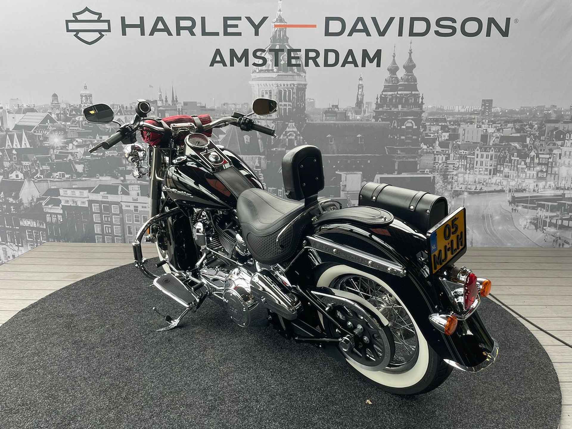 Harley-Davidson FLSTN De Luxe - 6/8