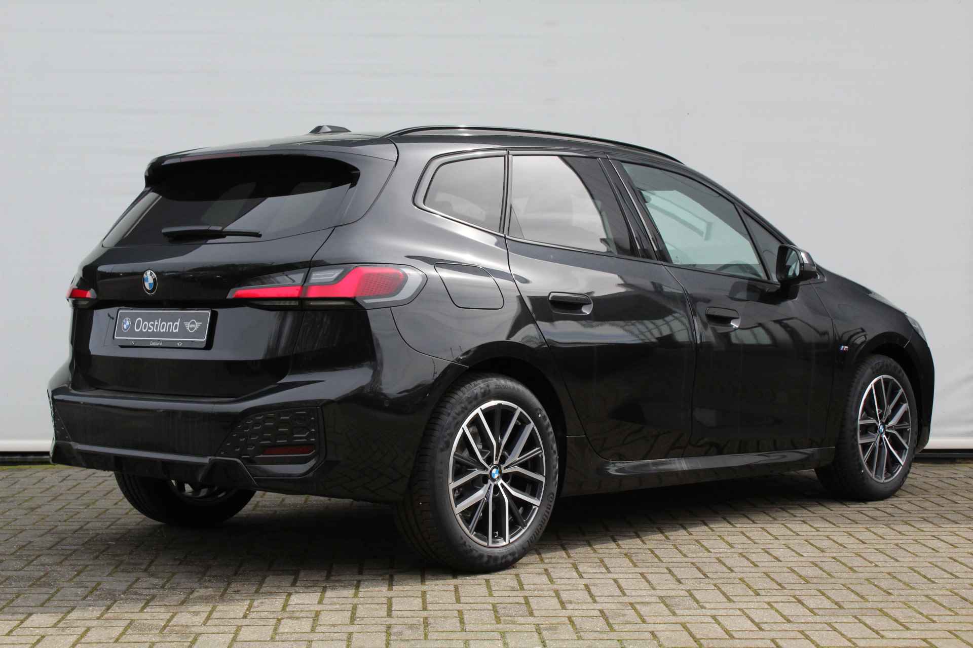 BMW 2 Serie Active Tourer 218i High Executive M Sport Automaat / Panoramadak / Trekhaak / Sportstoelen / Adaptieve LED / Adaptief M Onderstel / Head-Up / Parking Assistant / Comfort Access - 6/26