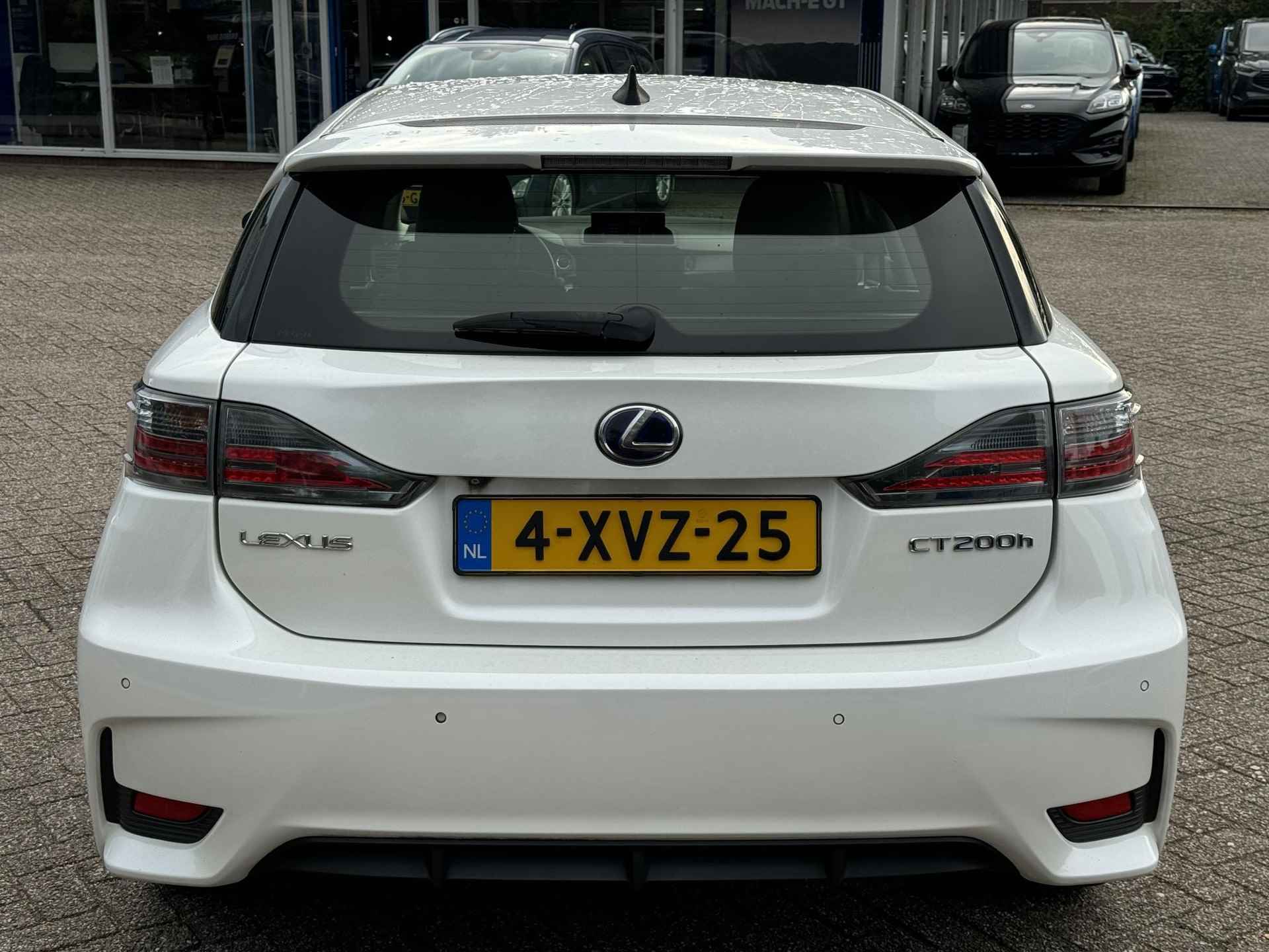 Lexus CT 200h Business Line 136pk Automaat | Achteruitrijcamera | Alcantara | Climate control | Navigatie scherm - 5/26