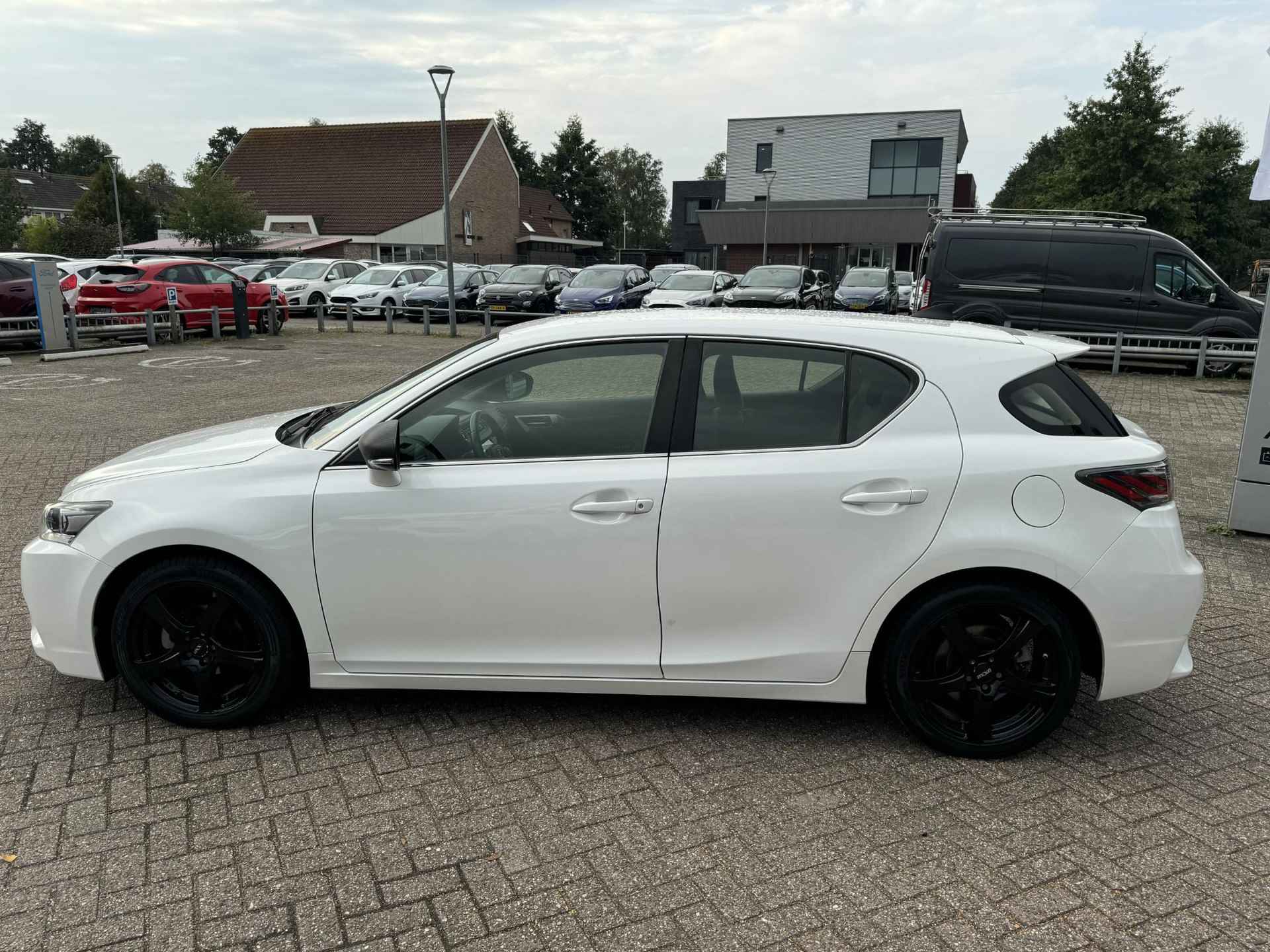 Lexus CT 200h Business Line 136pk Automaat | Achteruitrijcamera | Alcantara | Climate control | Navigatie scherm - 7/26