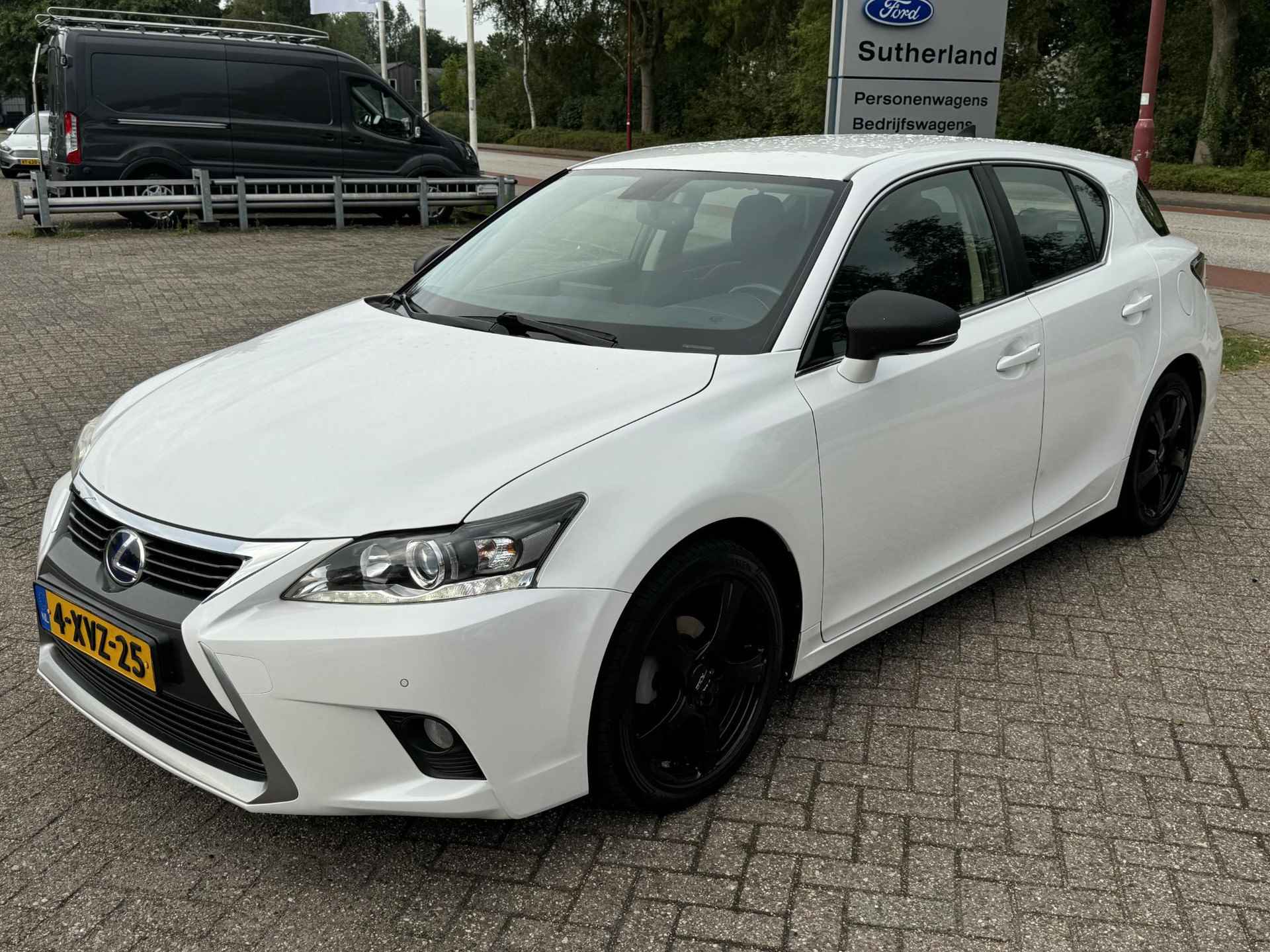 Lexus CT 200h Business Line 136pk Automaat | Achteruitrijcamera | Alcantara | Climate control | Navigatie scherm - 8/26