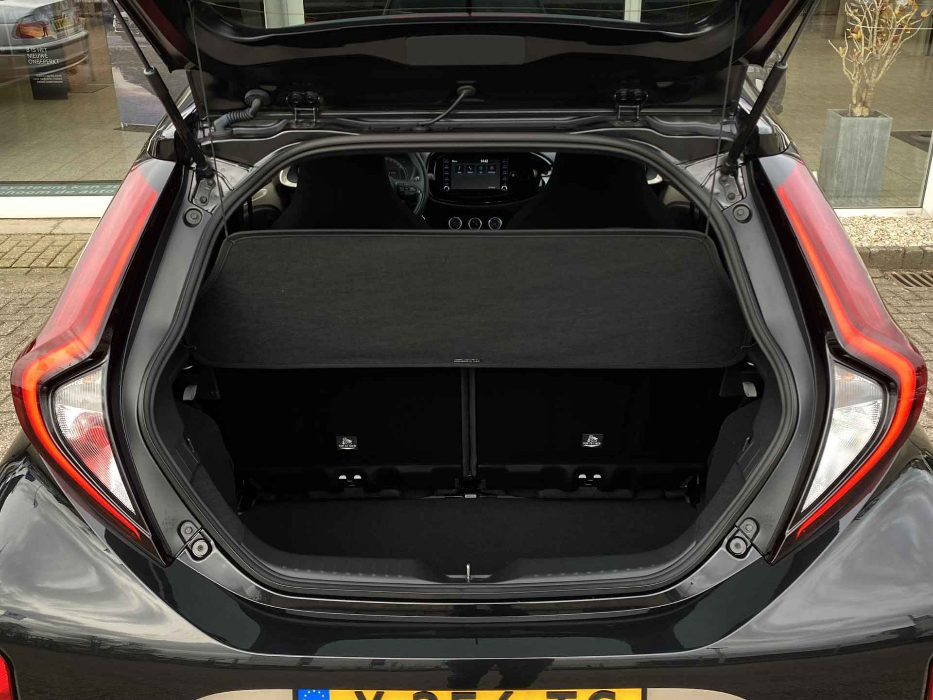 Toyota Aygo X 1.0 VVT-i MT first  | Stoelverwarming voor | Airco | Achteruitrijcamera | DAB+ | Rijstrookassistentie | Apple Carplay/Android auto | - 9/30