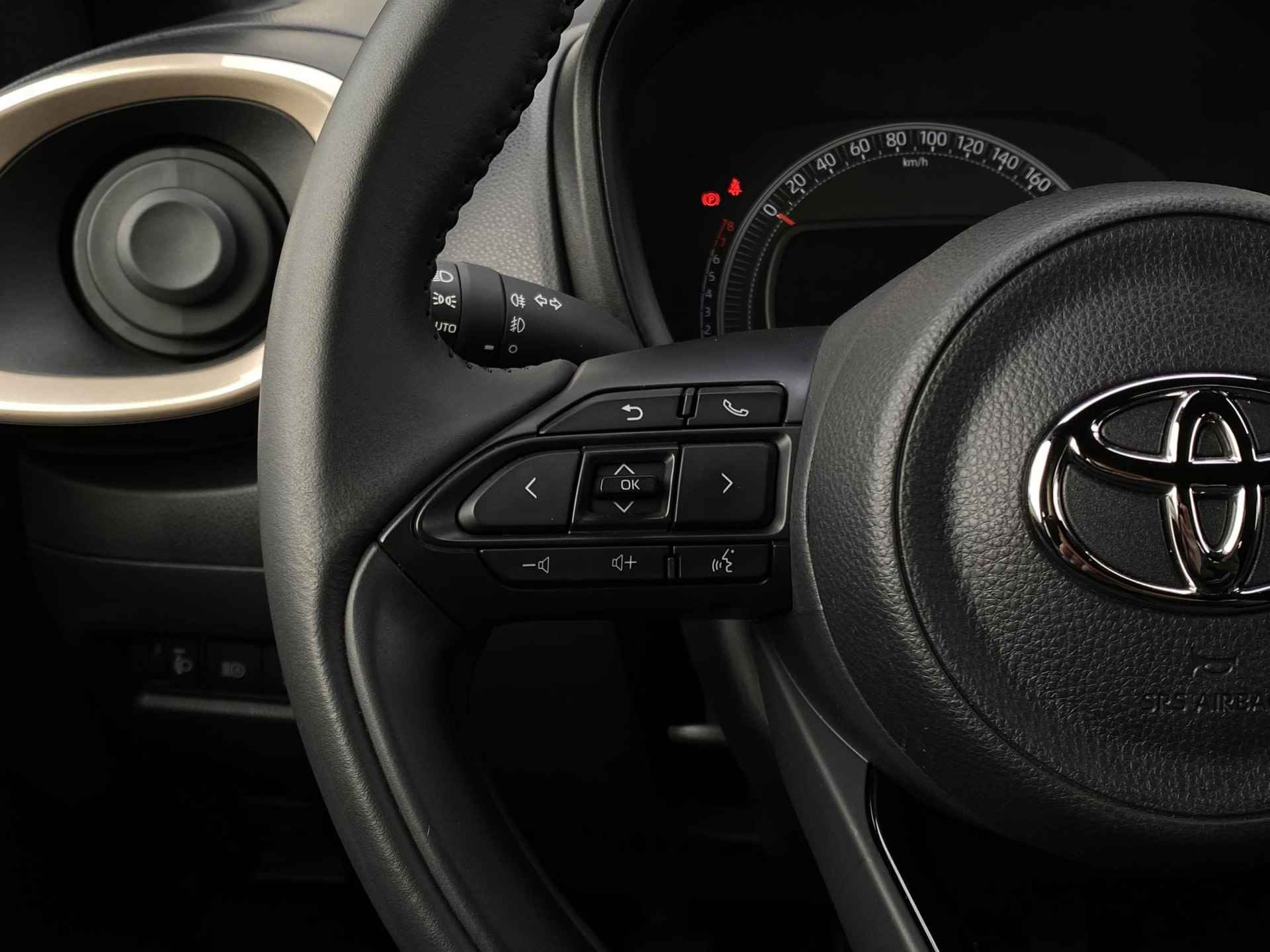 Toyota Aygo X 1.0 VVT-i MT first  | Stoelverwarming voor | Airco | Achteruitrijcamera | DAB+ | Rijstrookassistentie | Apple Carplay/Android auto | - 12/30