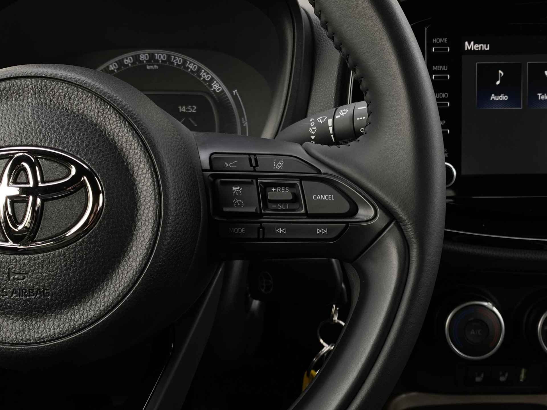 Toyota Aygo X 1.0 VVT-i MT first  | Stoelverwarming voor | Airco | Achteruitrijcamera | DAB+ | Rijstrookassistentie | Apple Carplay/Android auto | - 13/30