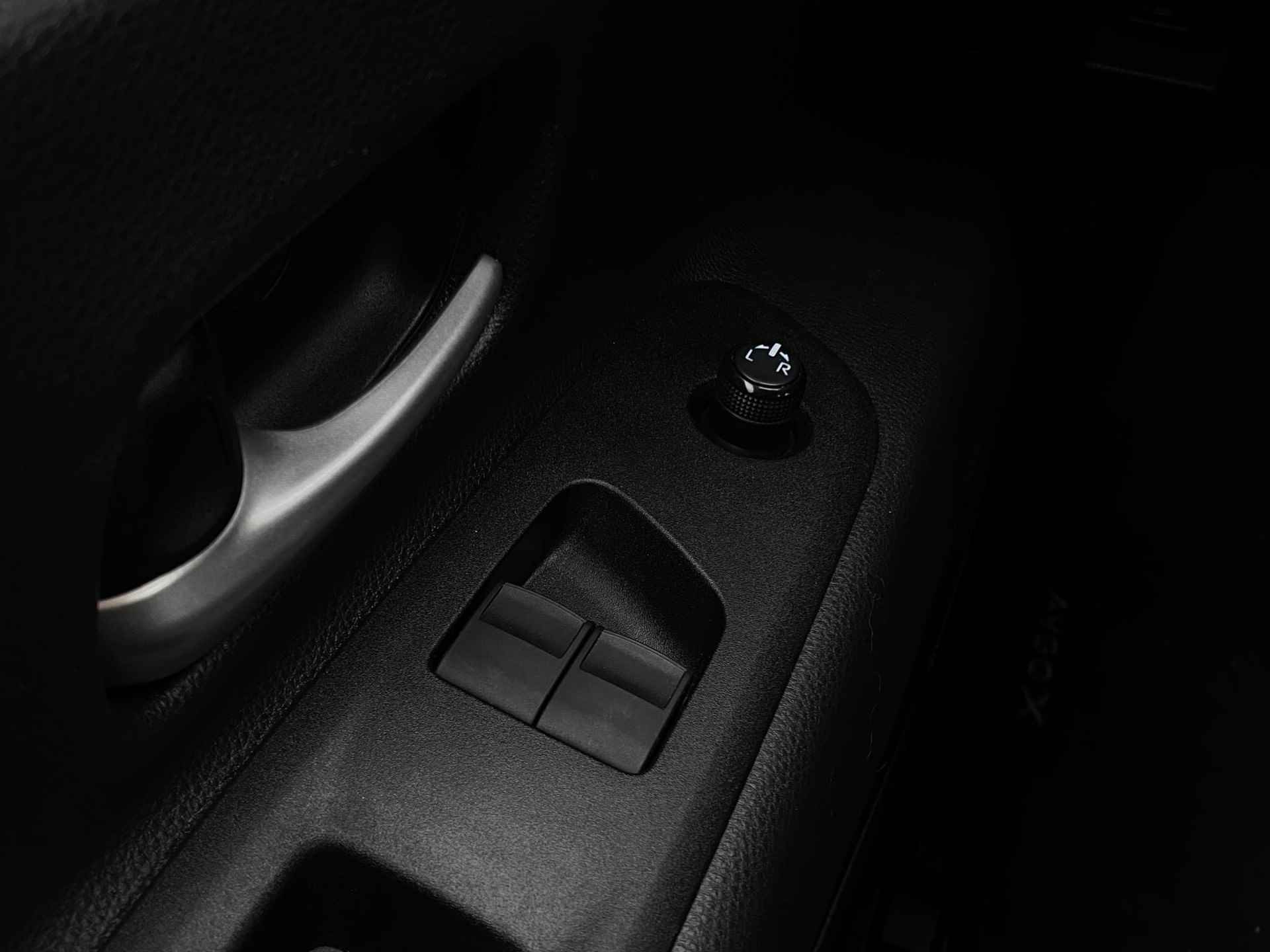 Toyota Aygo X 1.0 VVT-i MT first  | Stoelverwarming voor | Airco | Achteruitrijcamera | DAB+ | Rijstrookassistentie | Apple Carplay/Android auto | - 17/30