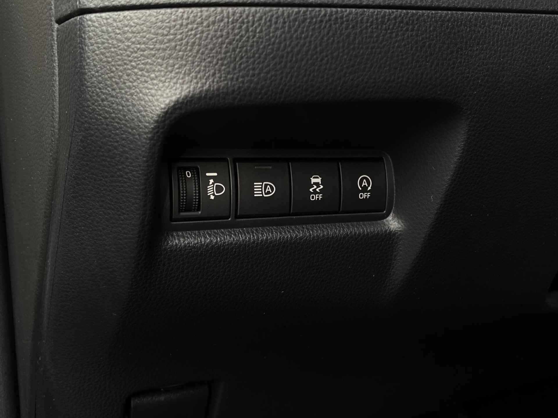 Toyota Aygo X 1.0 VVT-i MT first  | Stoelverwarming voor | Airco | Achteruitrijcamera | DAB+ | Rijstrookassistentie | Apple Carplay/Android auto | - 18/30
