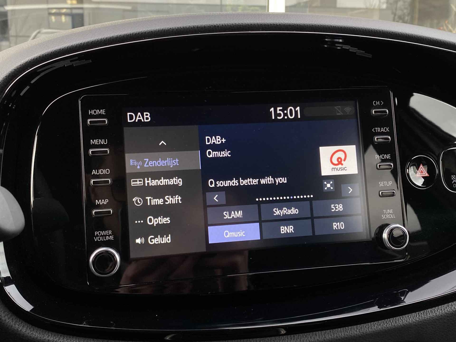Toyota Aygo X 1.0 VVT-i MT first  | Stoelverwarming voor | Airco | Achteruitrijcamera | DAB+ | Rijstrookassistentie | Apple Carplay/Android auto | - 20/30