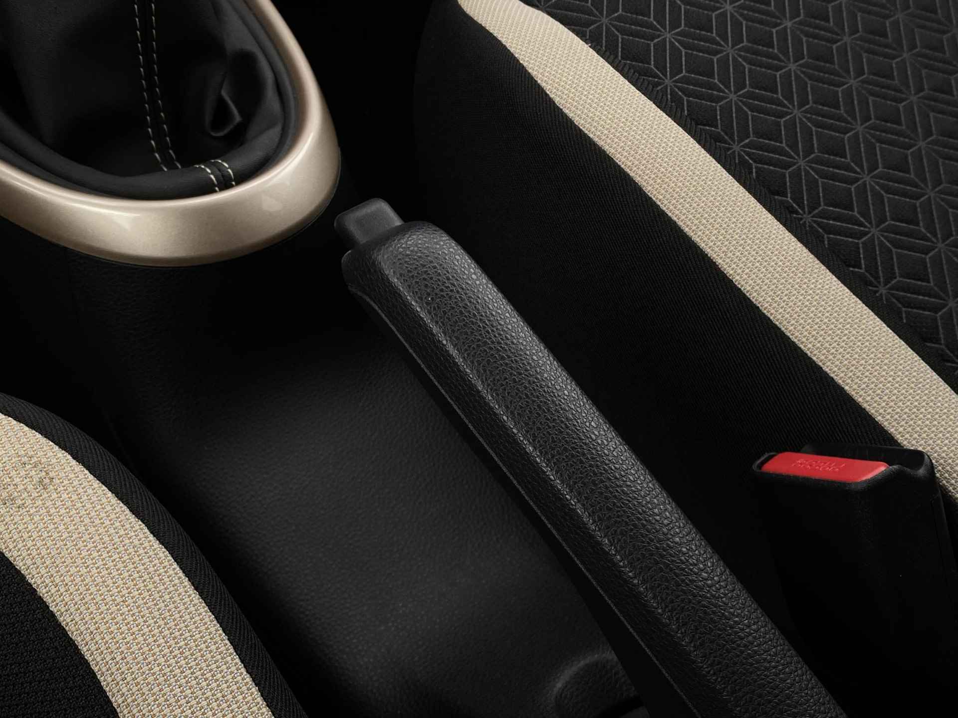Toyota Aygo X 1.0 VVT-i MT first  | Stoelverwarming voor | Airco | Achteruitrijcamera | DAB+ | Rijstrookassistentie | Apple Carplay/Android auto | - 28/30