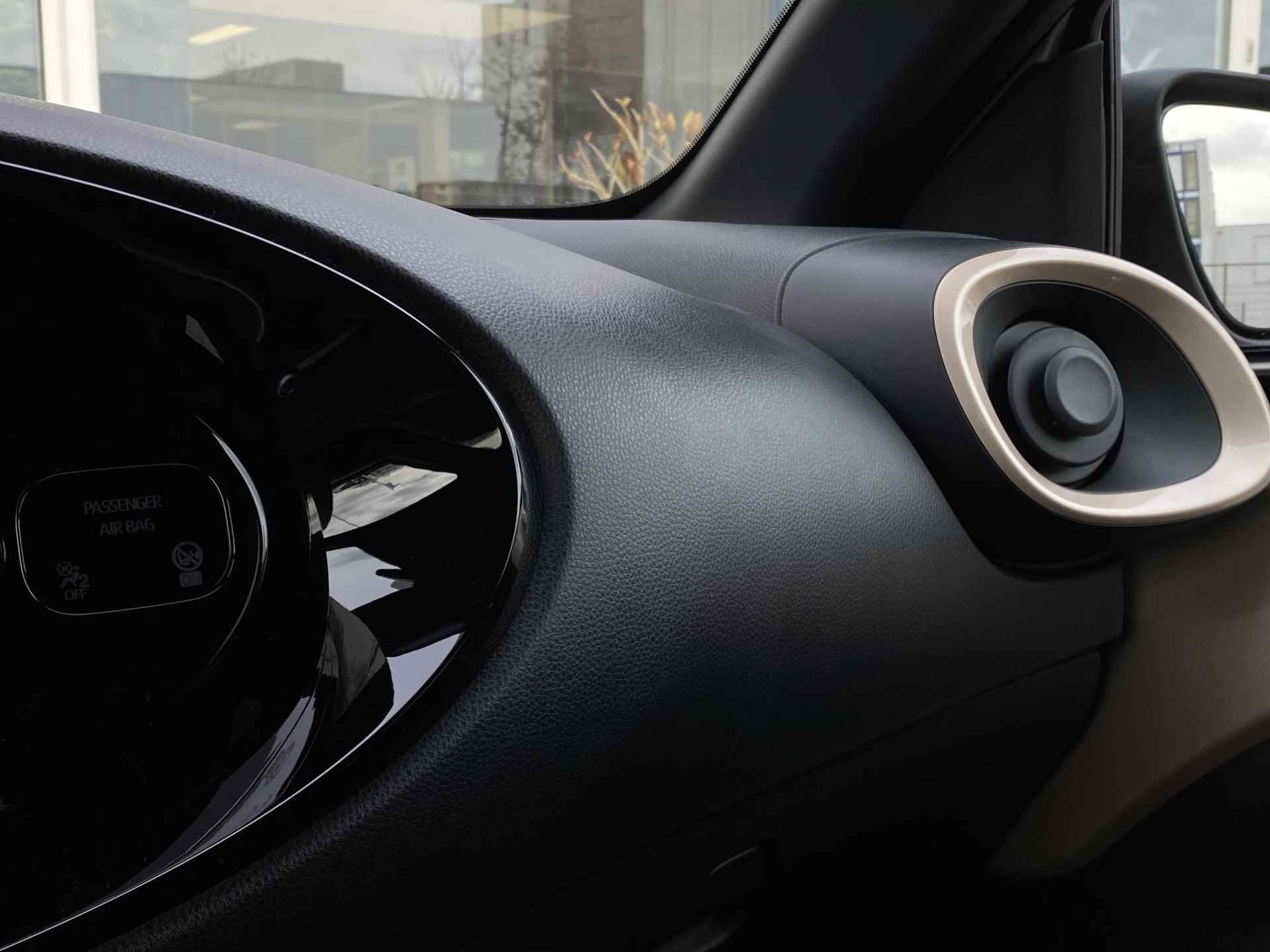 Toyota Aygo X 1.0 VVT-i MT first  | Stoelverwarming voor | Airco | Achteruitrijcamera | DAB+ | Rijstrookassistentie | Apple Carplay/Android auto | - 29/30