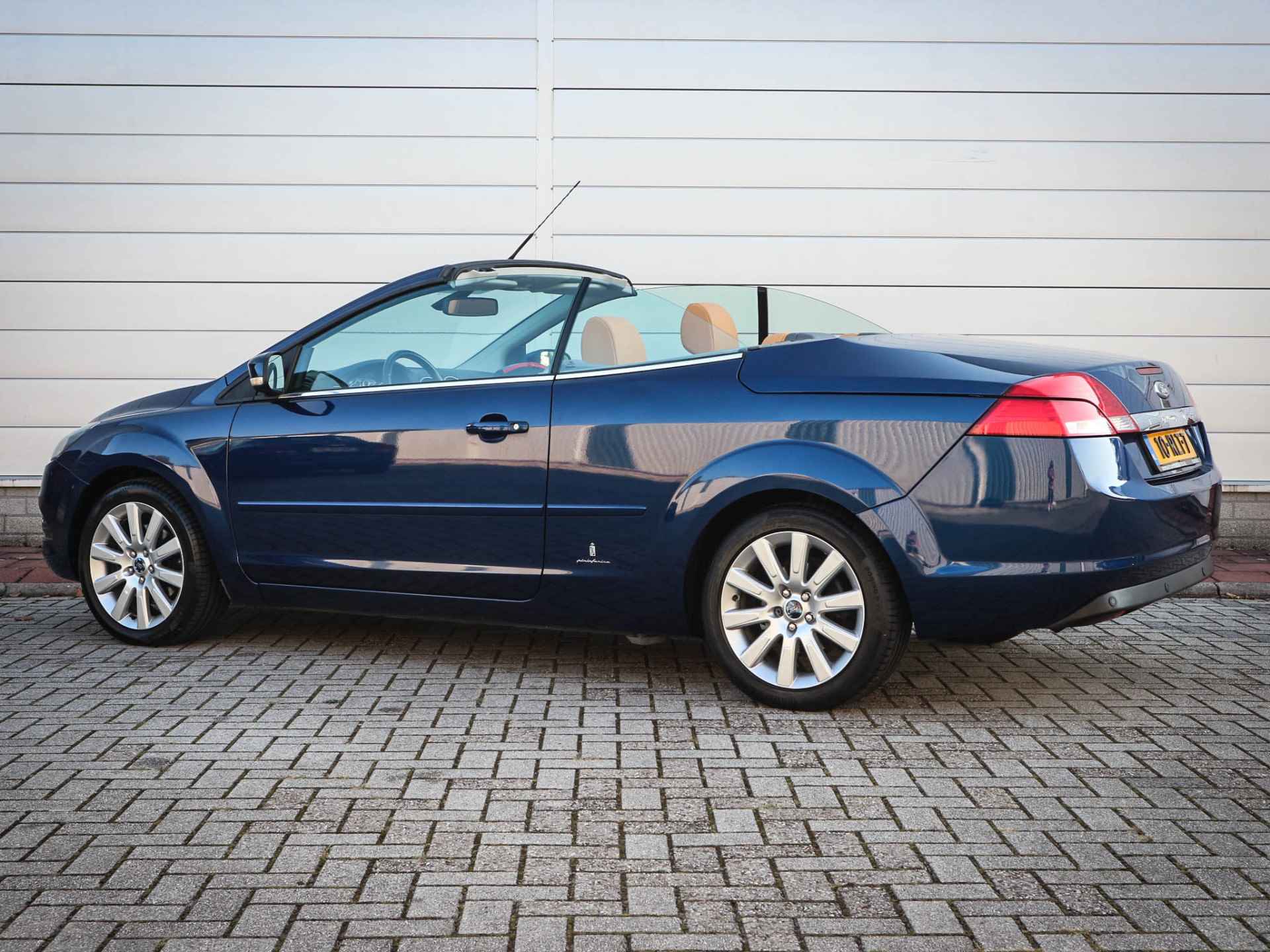 Ford FOCUS Coupe-cabriolet 2.0 Limited | Clima | Cruise | Navi | Leer | 17 Inch | Pdc | Voorruitverwarming | Stoelverwarming - 13/45