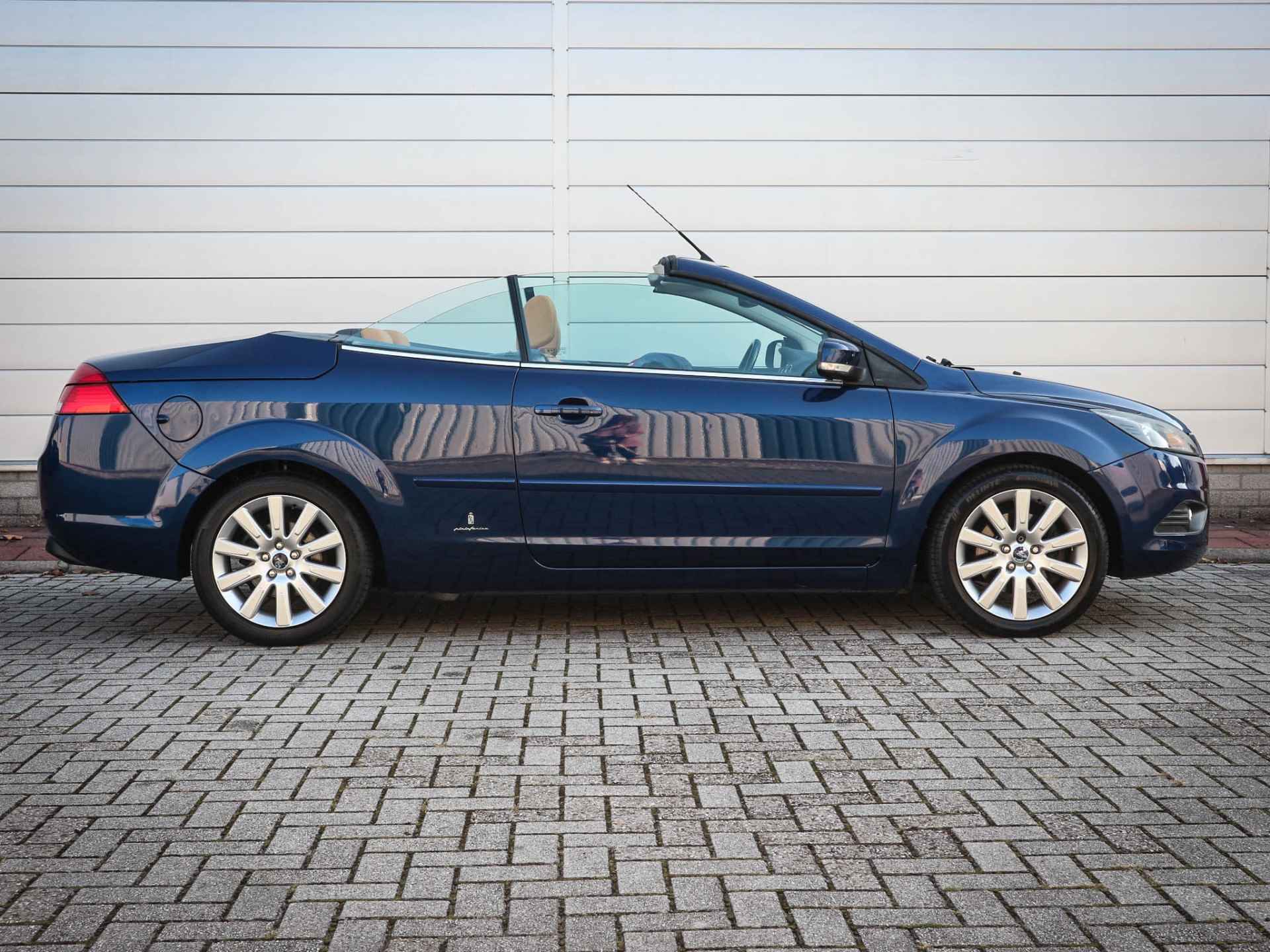 Ford FOCUS Coupe-cabriolet 2.0 Limited | Clima | Cruise | Navi | Leer | 17 Inch | Pdc | Voorruitverwarming | Stoelverwarming - 16/45