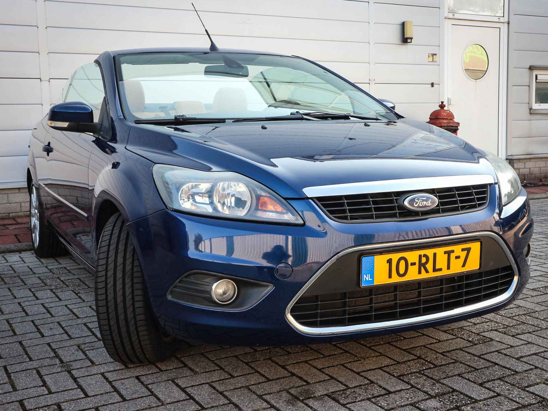 Ford FOCUS Coupe-cabriolet 2.0 Limited | Clima | Cruise | Navi | Leer | 17 Inch | Pdc | Voorruitverwarming | Stoelverwarming - 27/45