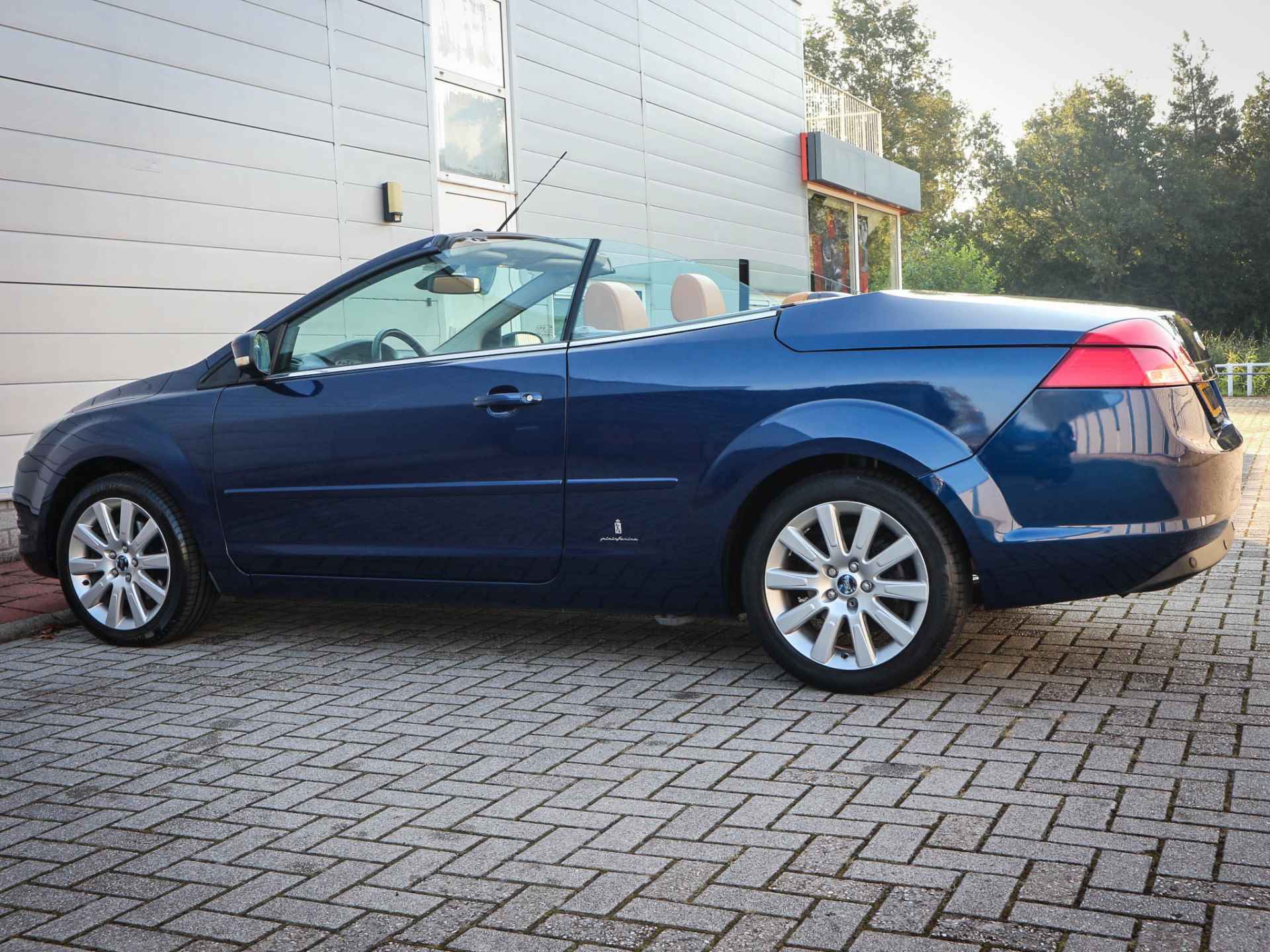 Ford FOCUS Coupe-cabriolet 2.0 Limited | Clima | Cruise | Navi | Leer | 17 Inch | Pdc | Voorruitverwarming | Stoelverwarming - 28/45