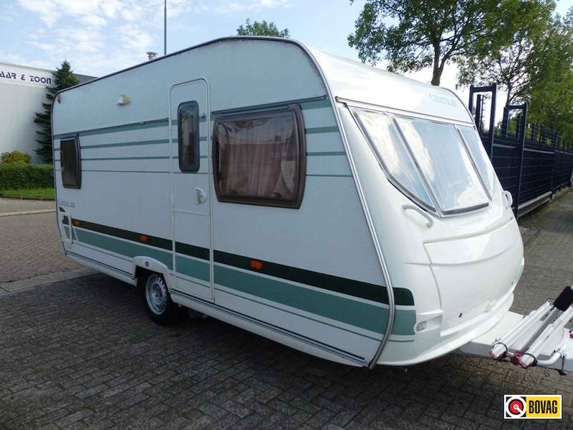 Chateau Calista 450 FHU met voortent en mover - 1/14