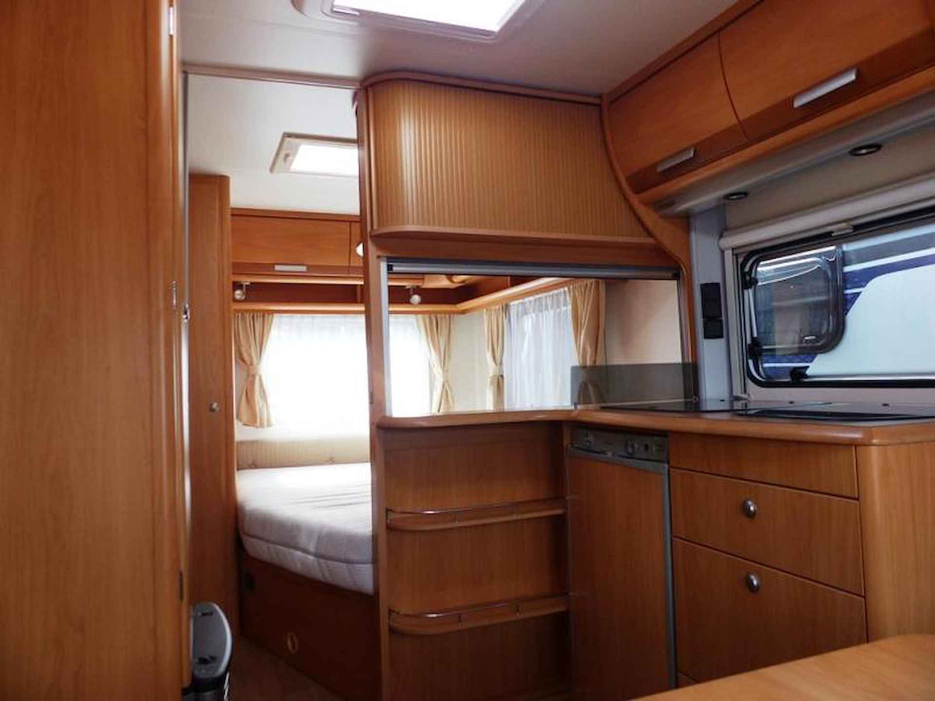 Chateau Calista 450 FHU met voortent en mover - 8/14