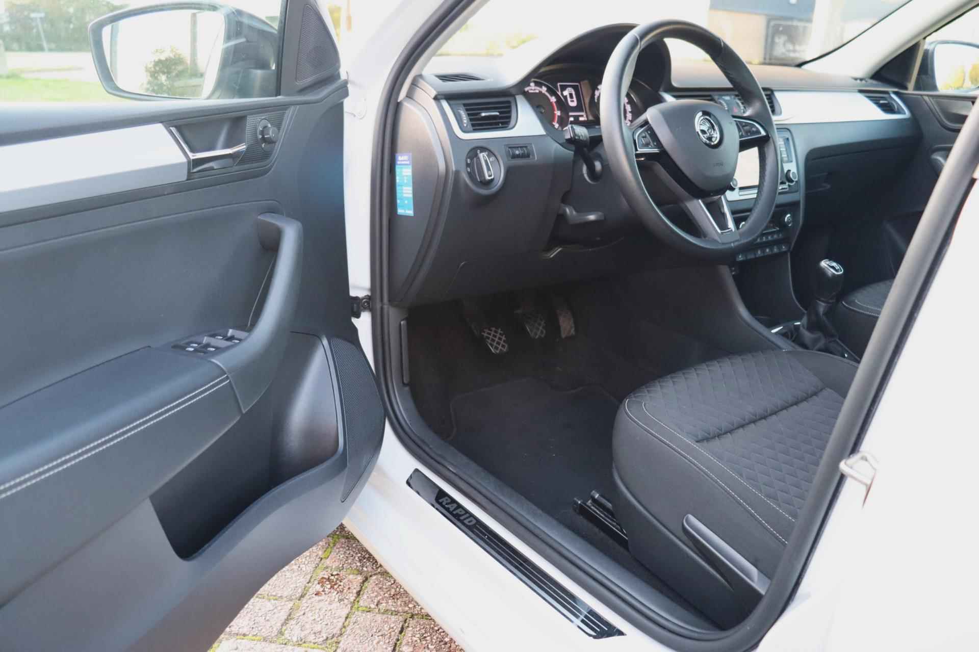 Skoda Rapid Spaceback 1.0 TSI Greentech Drive|Pano|PDC|Navi|Stoelverw|Clima|DAB - 22/59