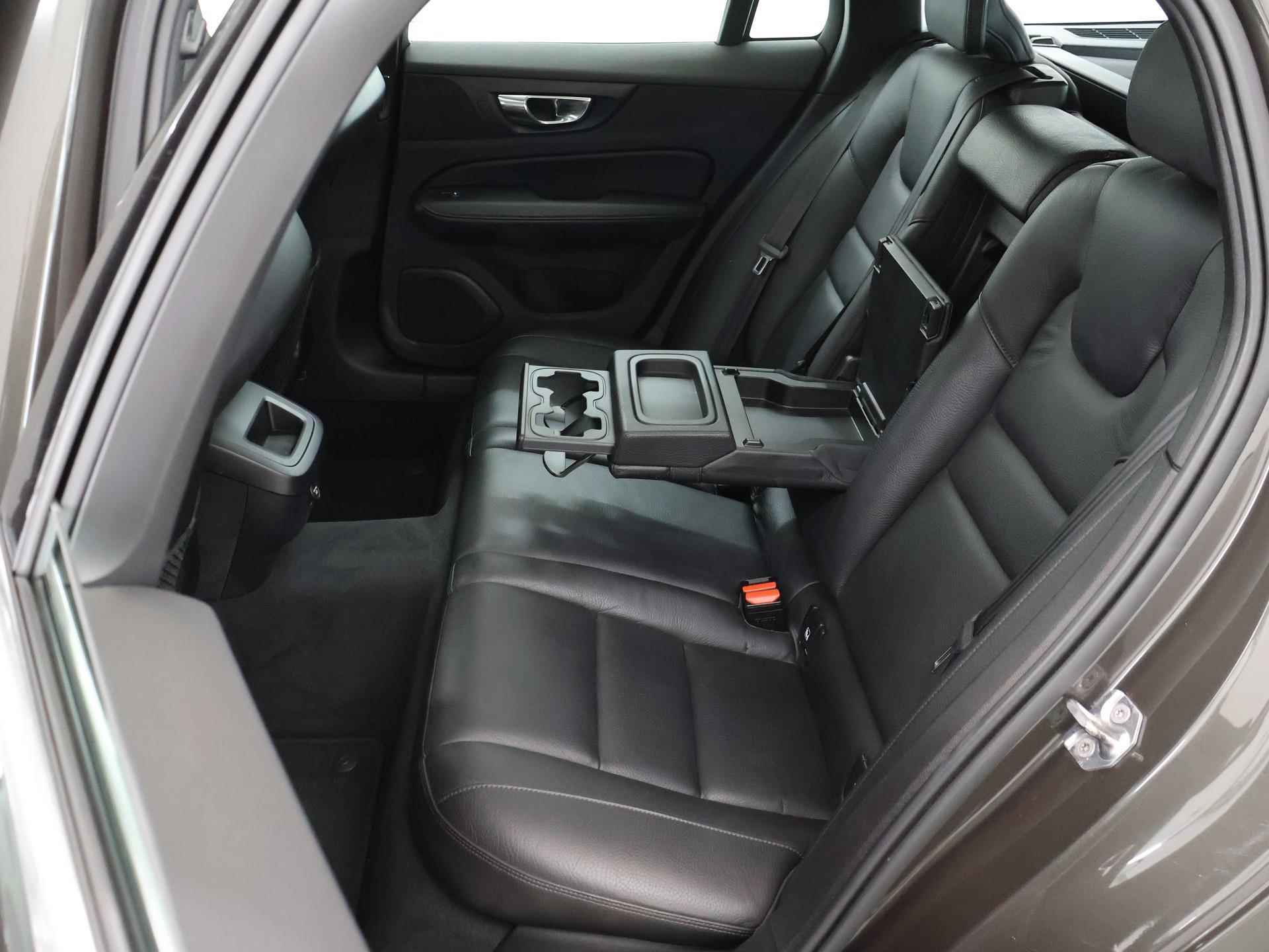 Volvo V60 2.0 T6 AWD Inscription | Panoramadak | Navigatie | Adaptief Cruise Control | Parkeercamera | Climate Control | Stoelverwarming | - 12/41