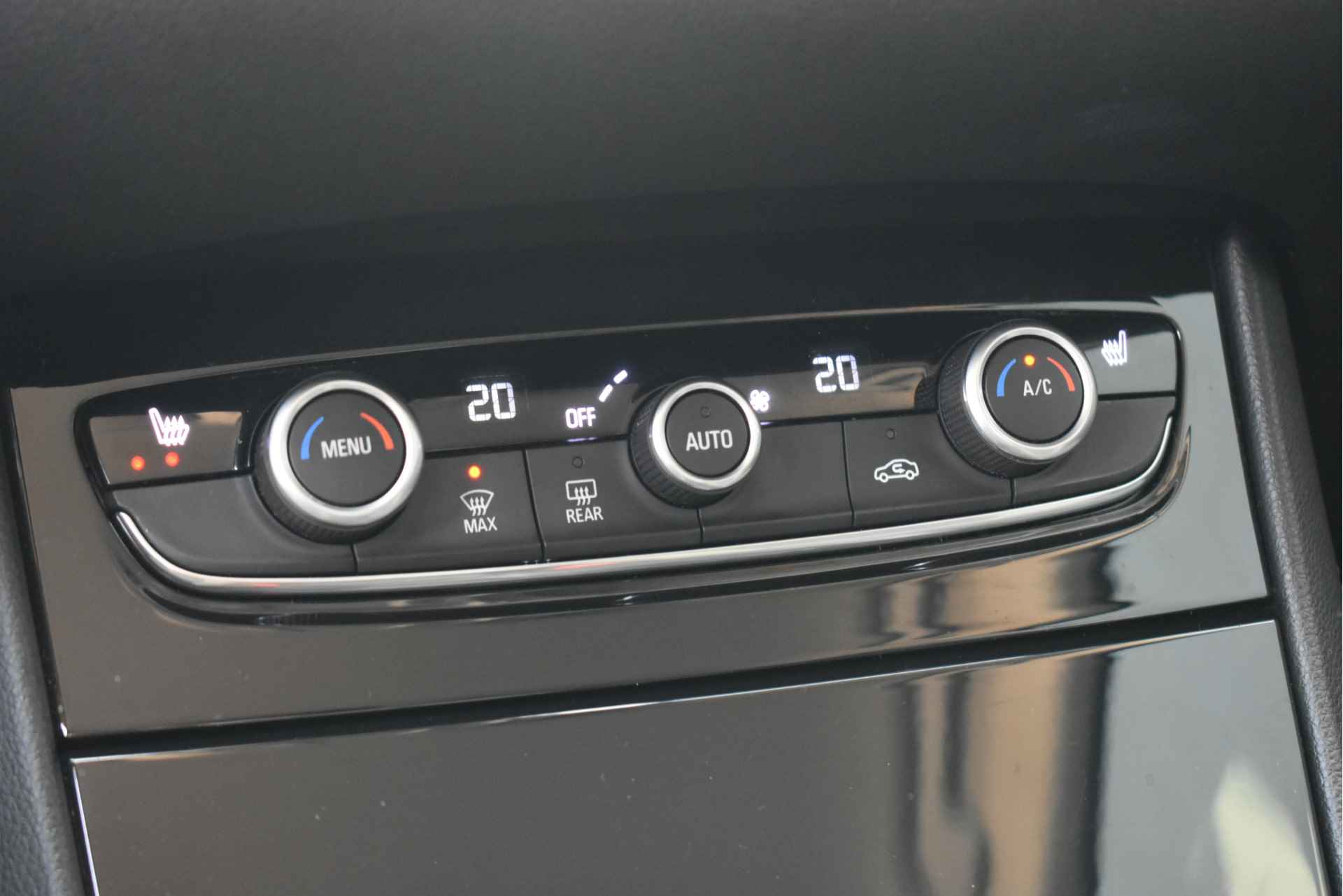 Opel Grandland X 1.2 Turbo Edition+ 130pk | Nieuwe Riem! | AGR-Comfortstoelen | Stuur/Stoelverwarming | AllSeason | Navigatie by App | Parkeersen - 17/40