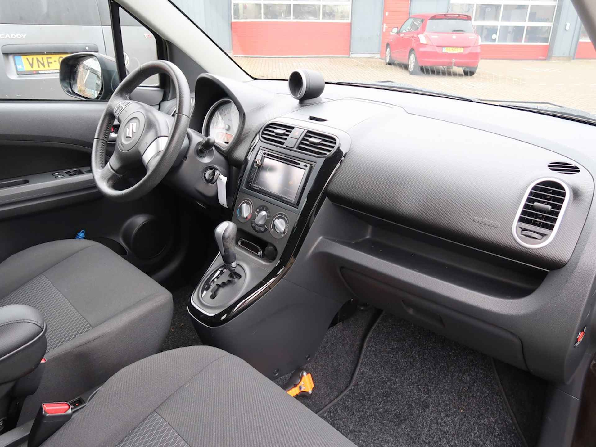 Suzuki Splash 1.2 Exclusive automaat / navigatie / parkeersensoren / achteruit - 27/33