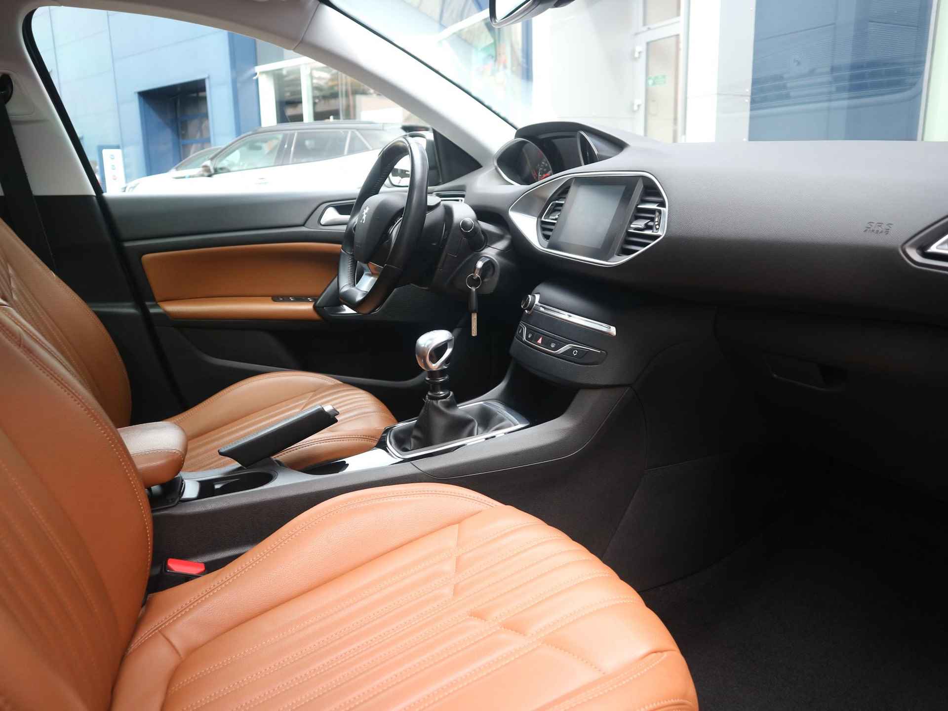 Peugeot 308 SW 1.2 110pk Blue Lease Executive Apple Carplay | Navigatie | Cruise Control Stoelverwarming - 14/42