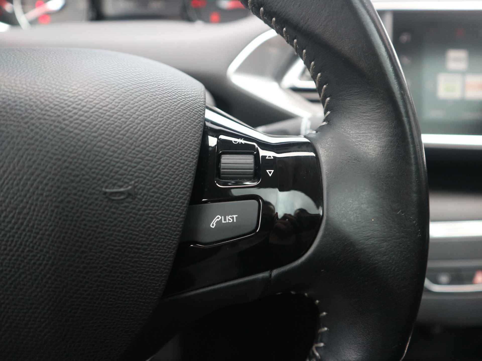 Peugeot 308 SW 1.2 110pk Blue Lease Executive Apple Carplay | Navigatie | Cruise Control Stoelverwarming - 19/42