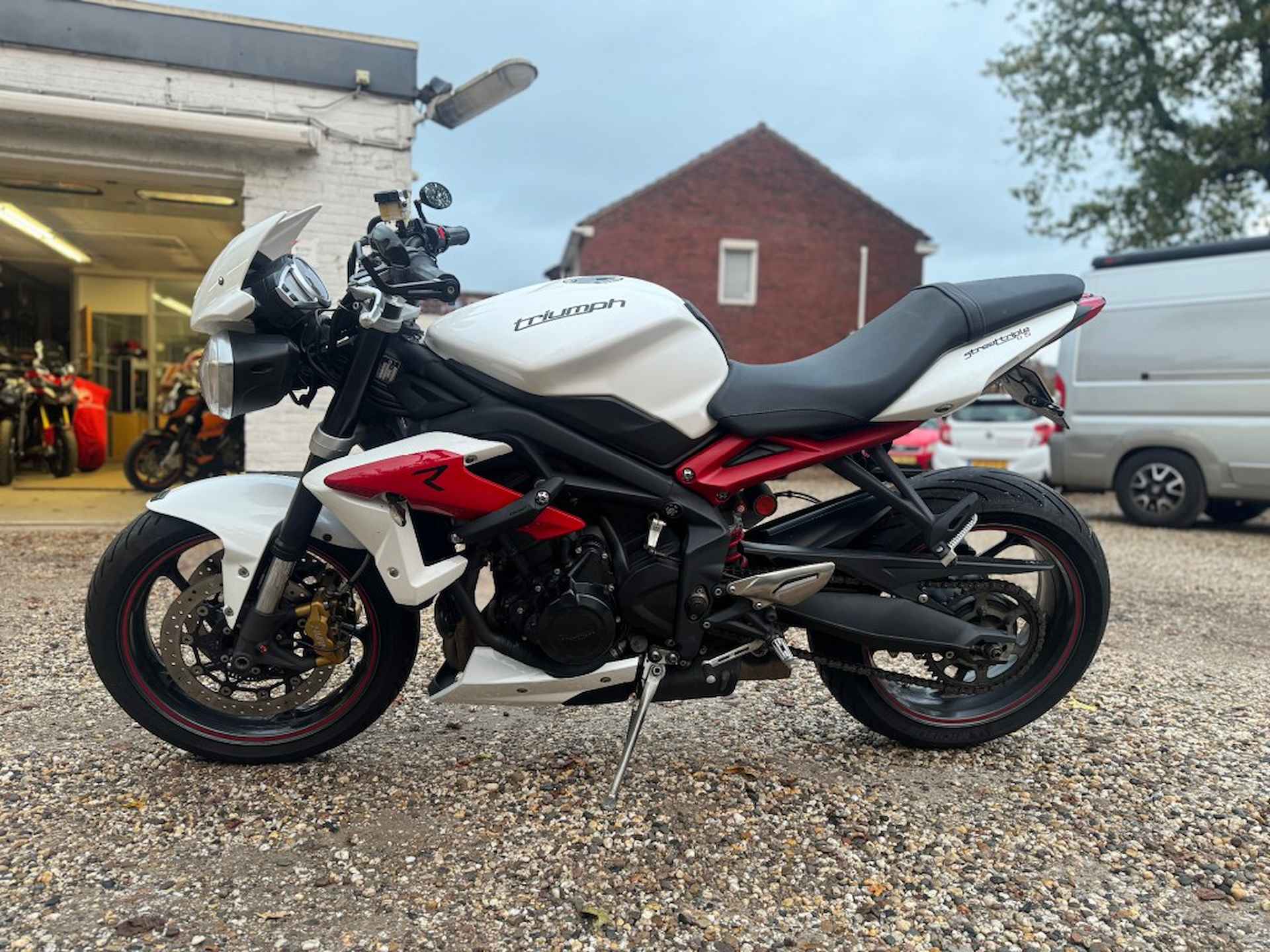 TRIUMPH Street Triple 675 R - 8/12