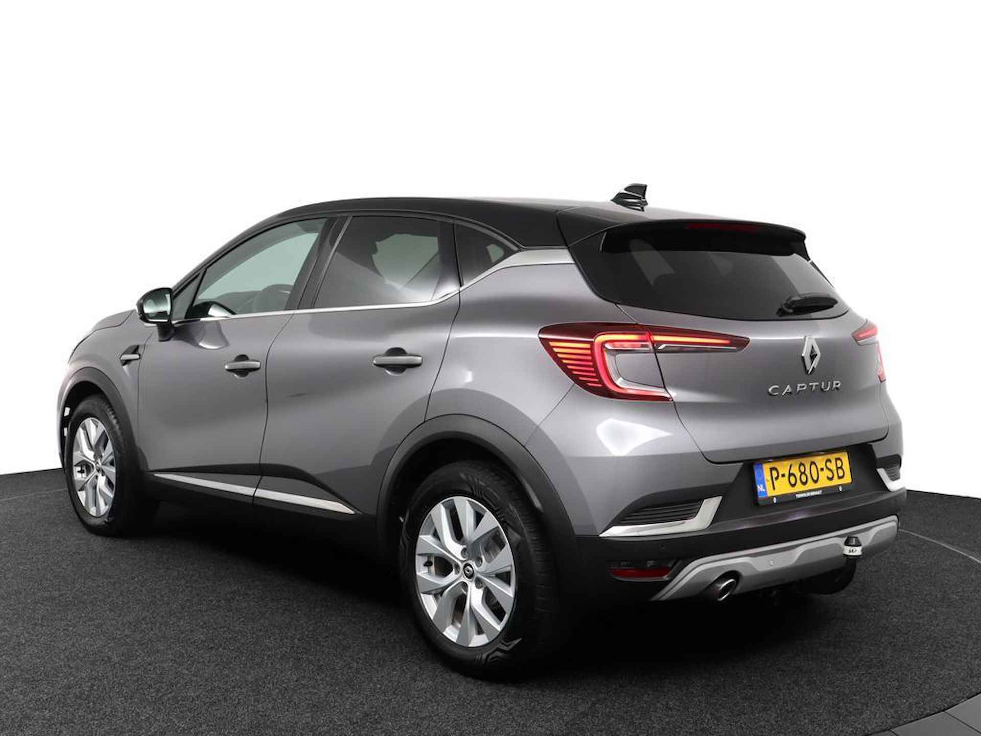 Renault Captur 1.3 TCe 140 Intens | LAGE KILOMETERSTAND! |Navigatie | Camera | Climate control | Trekhaak - 3/44