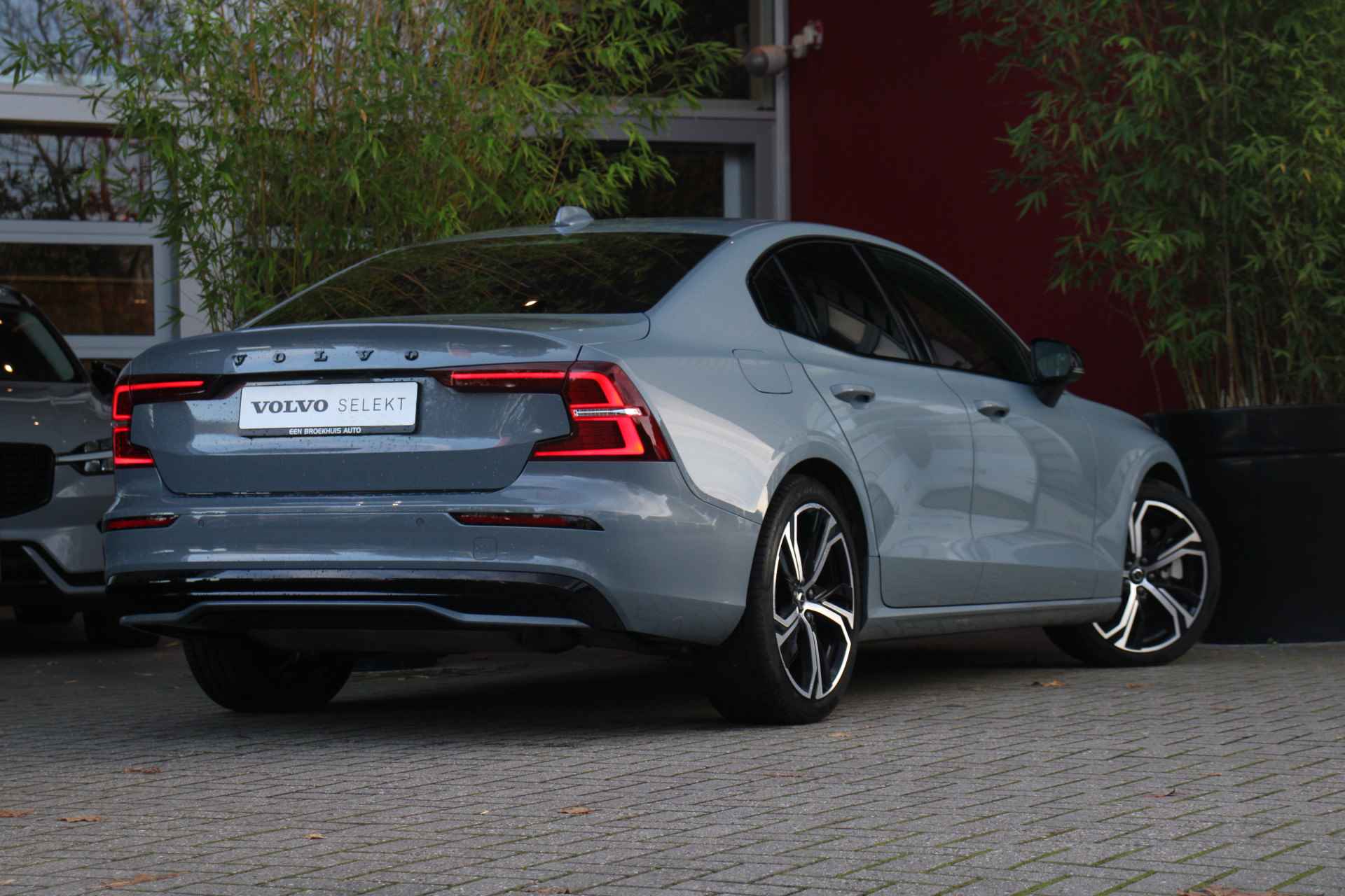 Volvo S60 Recharge T6 AWD 350pk Plus Dark | Adaptive Cruise | BLIS | Camera | Memory Seats | Stuur/stoelverwarming - 3/25