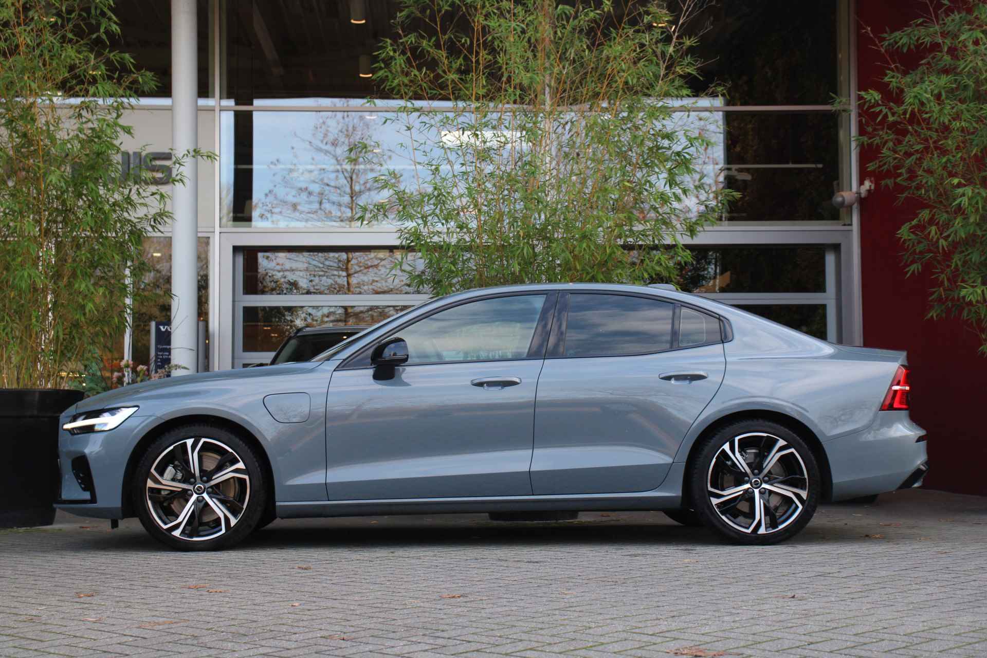 Volvo S60 Recharge T6 AWD 350pk Plus Dark | Adaptive Cruise | BLIS | Camera | Memory Seats | Stuur/stoelverwarming - 5/25