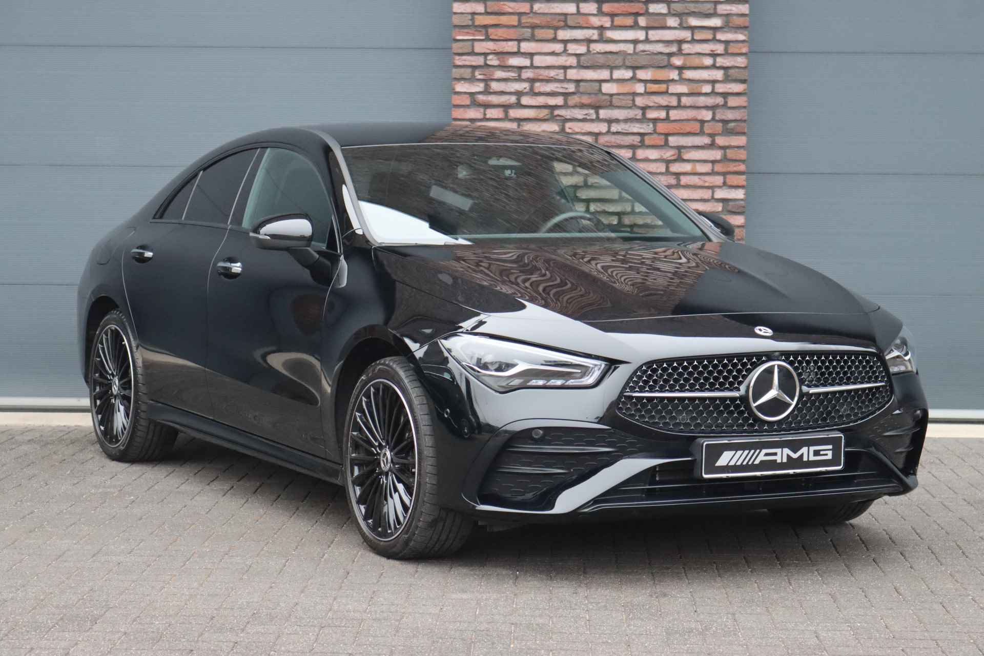 Mercedes-Benz CLA-Klasse 250 e AMG Line Aut8 | Facelift | Distronic | Verwarmd Stuurwiel | Keyless Go | Sfeerverlichting | Camera | Dodehoekassistent | Zitcomfortpakket | Stoelverwarming | - 4/34