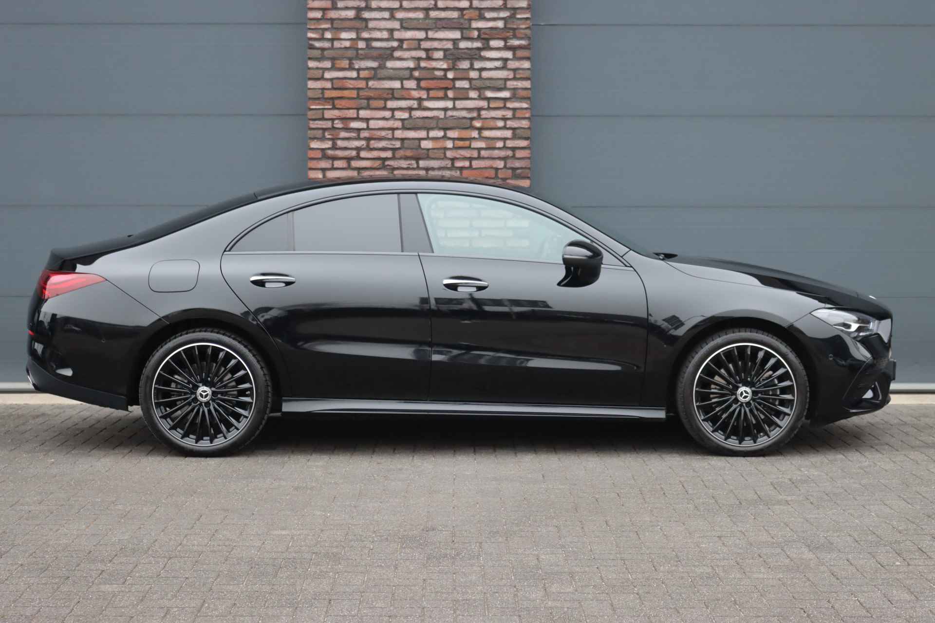 Mercedes-Benz CLA-Klasse 250 e AMG Line Aut8 | Facelift | Distronic | Verwarmd Stuurwiel | Keyless Go | Sfeerverlichting | Camera | Dodehoekassistent | Zitcomfortpakket | Stoelverwarming | - 12/34