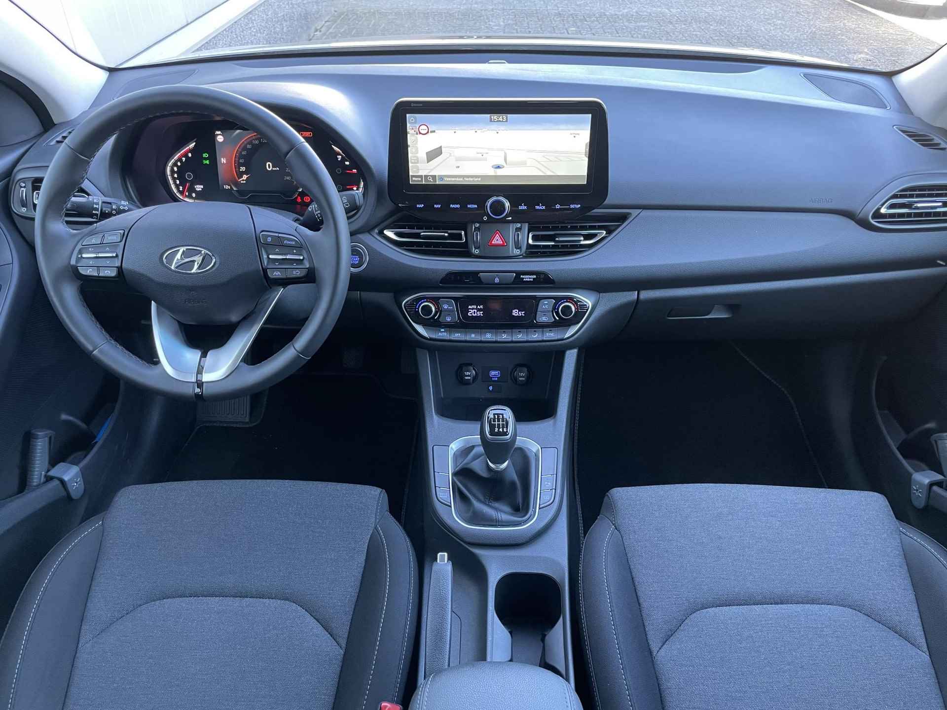 Hyundai i30 1.0 T-GDi MHEV Comfort Smart / Navigatie / 16"lm velgen / Climate & Cruise control / - 2/35