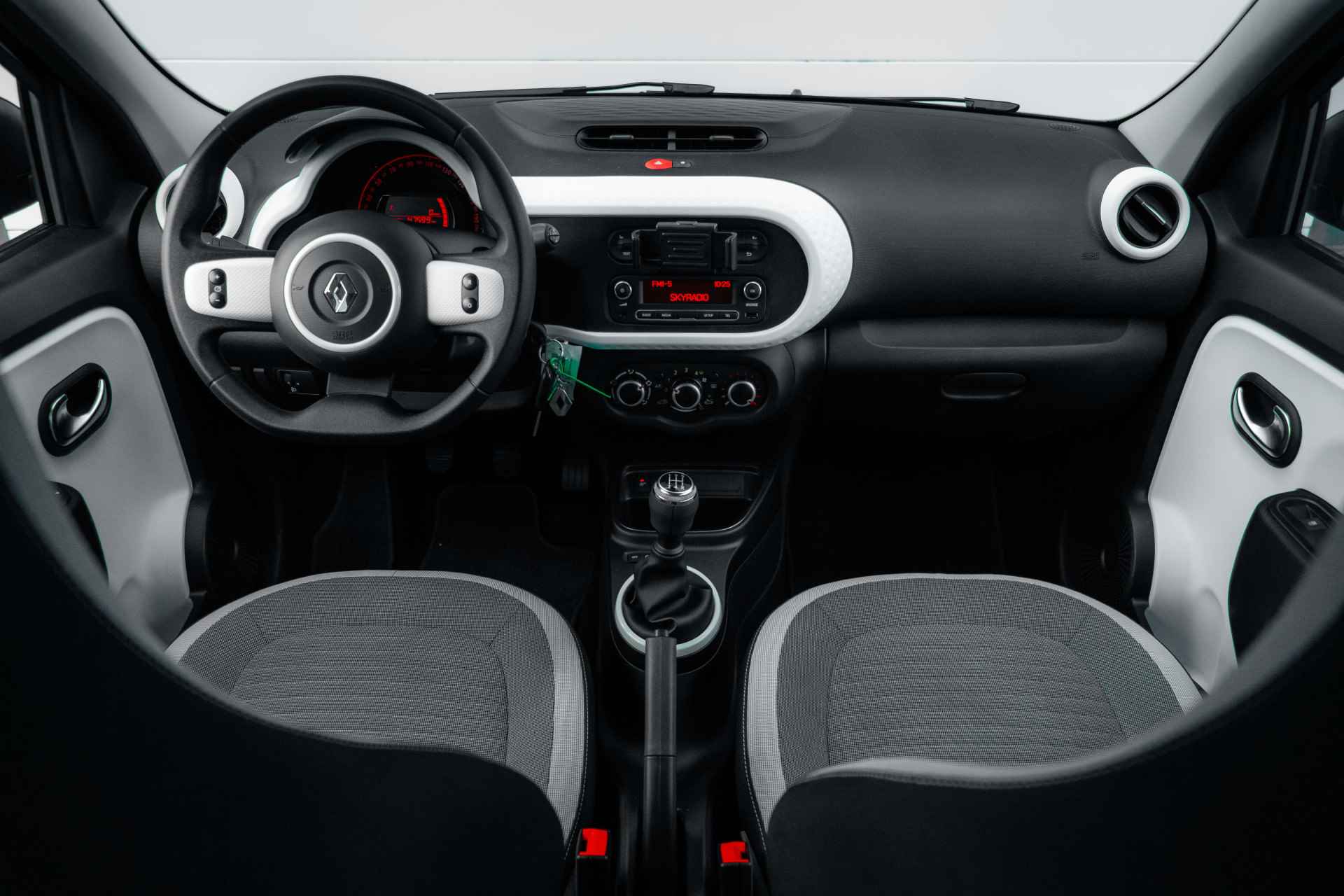 Renault Twingo 1.0 SCe Collection | Airco | Ramen en spiegels elektrisch bedienbaar | | incl. Bovag rijklaarpakket met 12 maanden garantie - 10/43