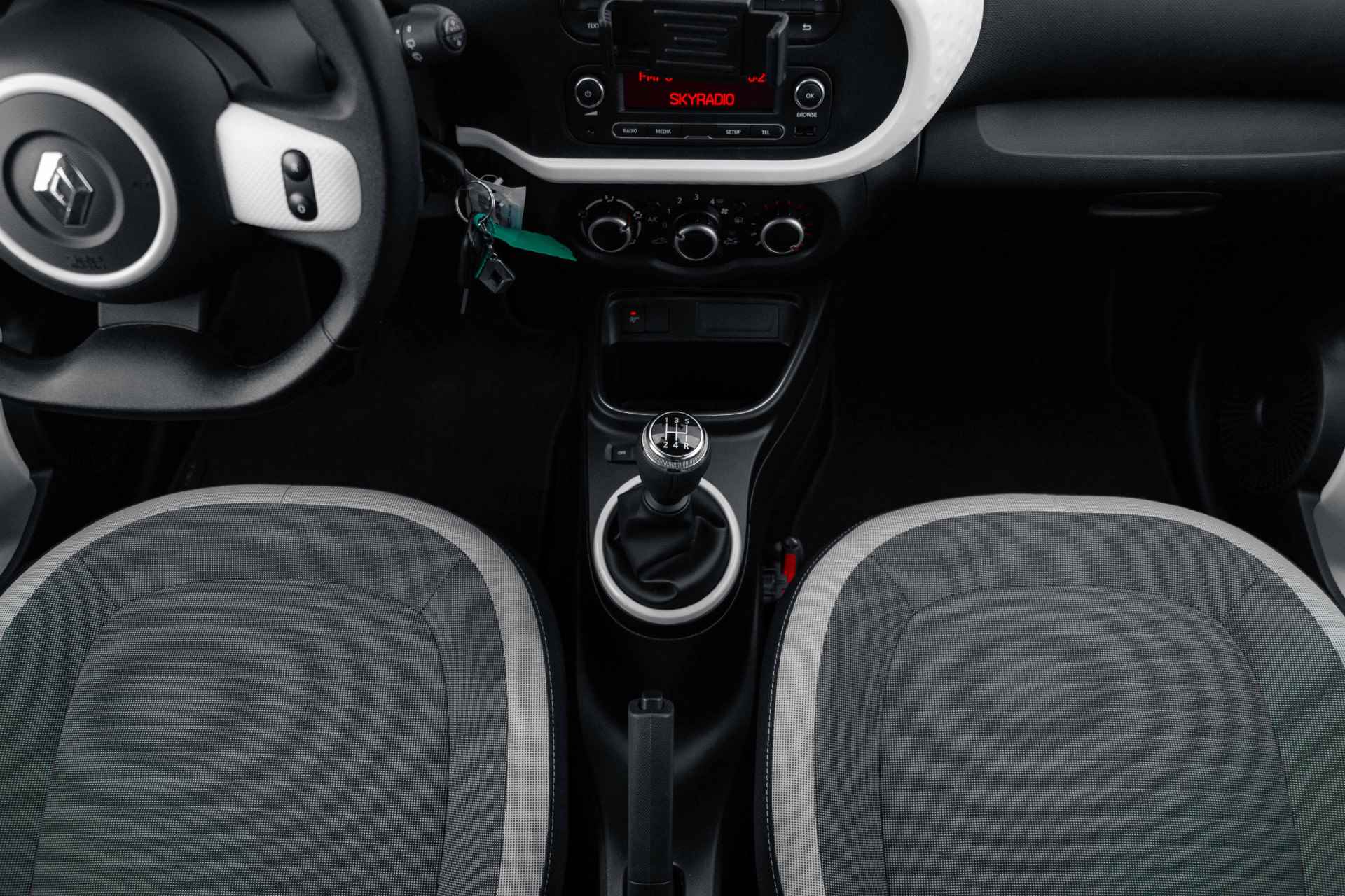 Renault Twingo 1.0 SCe Collection | Airco | Ramen en spiegels elektrisch bedienbaar | | incl. Bovag rijklaarpakket met 12 maanden garantie - 16/43