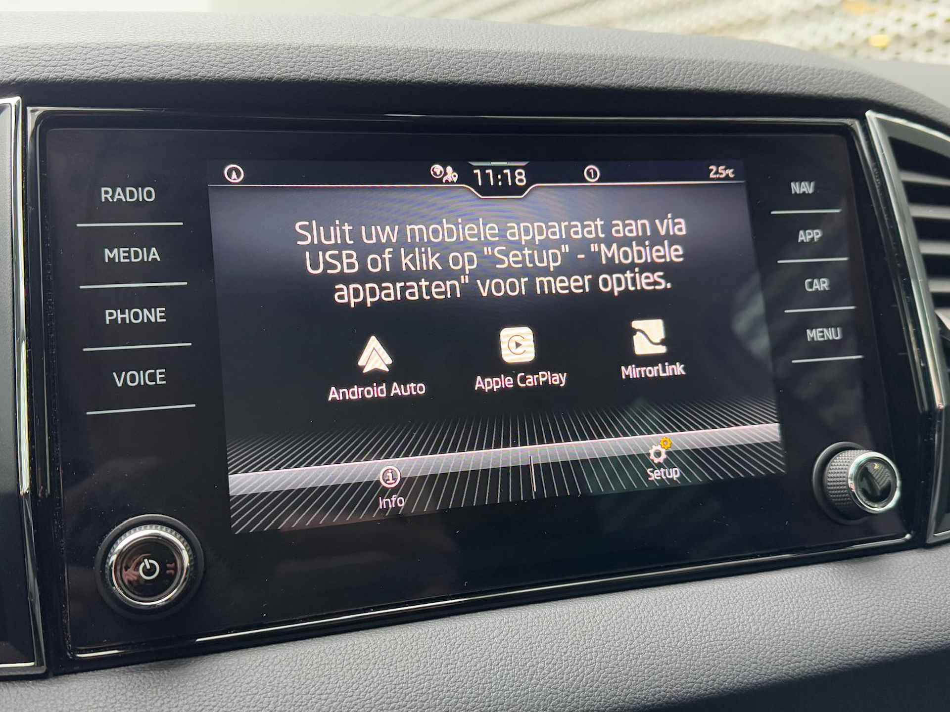 Škoda Karoq 1.5 TSI ACT Sportline Business / Panoramadak / LED / Digitale Cockpit / Achteruitrijcamera / Sportpakket / Stoelverwarming ** - 19/33