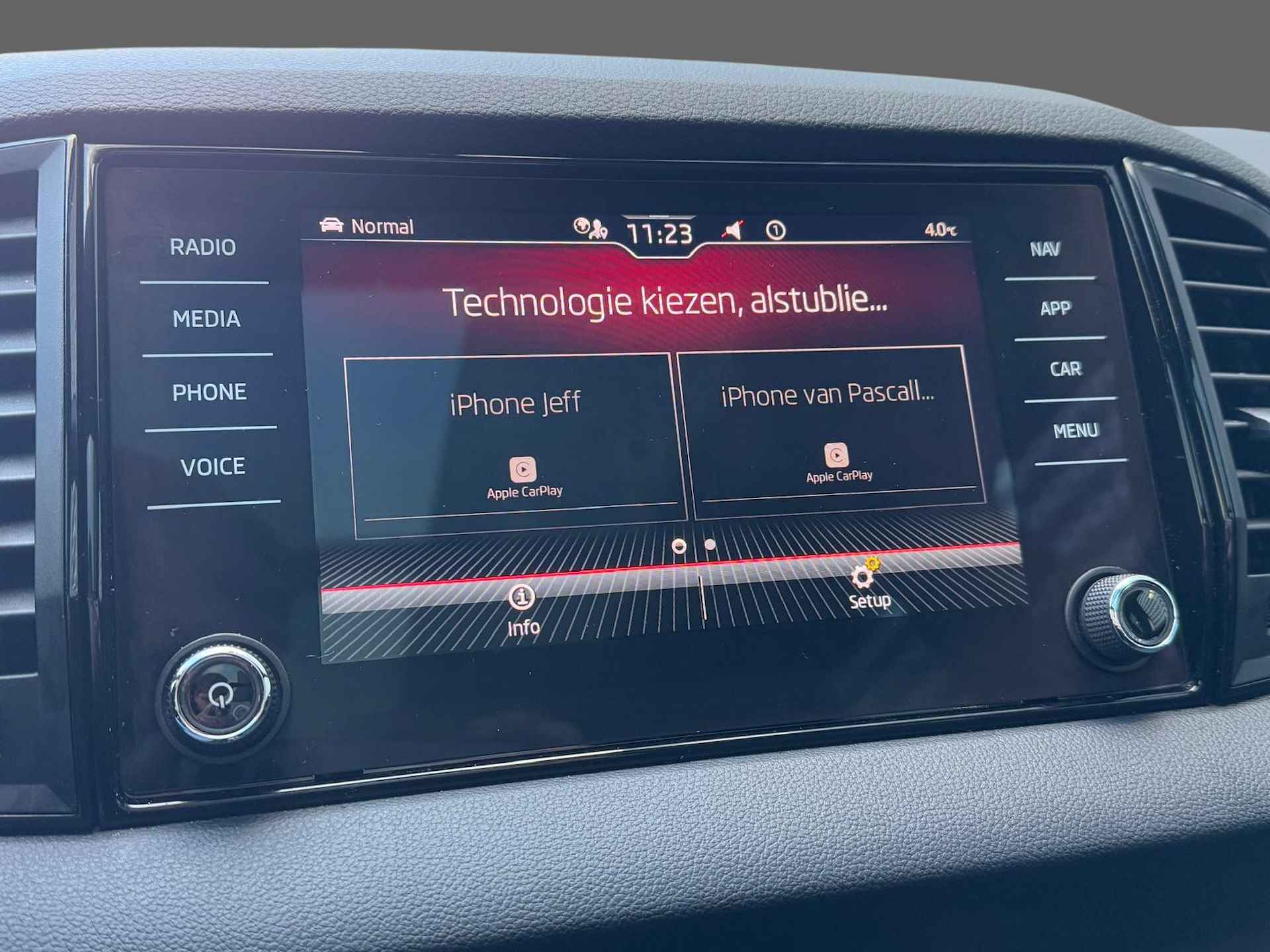 Škoda Karoq 1.5 TSI ACT Sportline Business / Panoramadak / LED / Digitale Cockpit / Achteruitrijcamera / Sportpakket / Stoelverwarming ** - 20/33