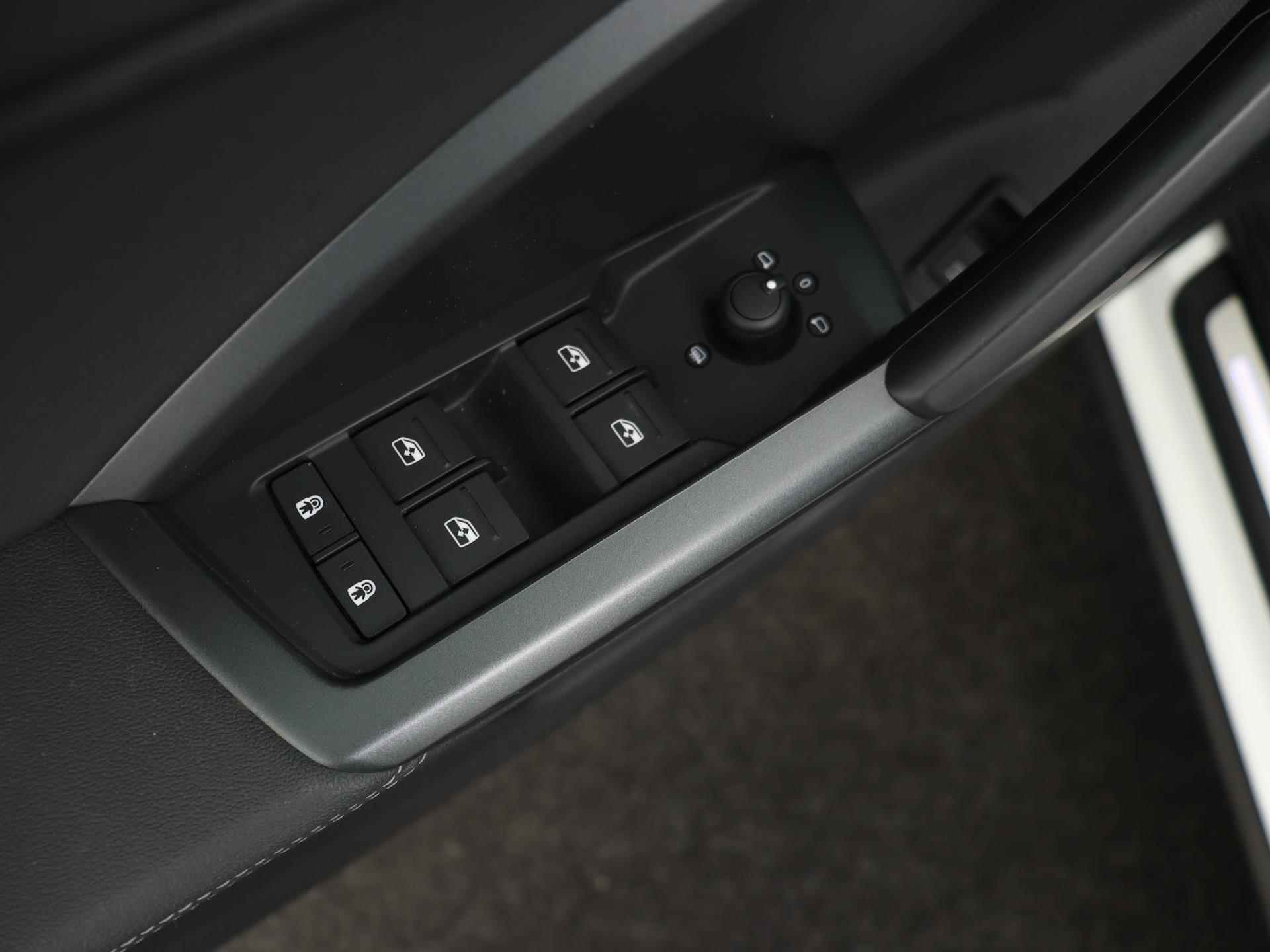 Audi Q3 45 TFSI e 245 PK S edition | S-Line | Matrix LED | Camera | Navigatie | Stoelverwarming | 18" | - 30/52